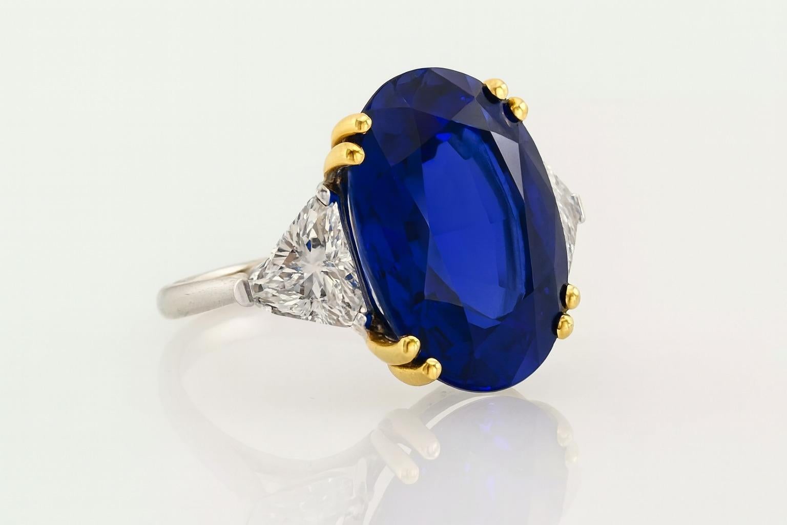 Contemporary Vintage Gübelin Royal Blue Sapphire and Diamond Platinum & Gold Ring For Sale