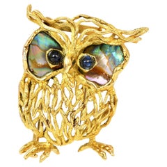 Vintage Gubelin Swiss Textured Sapphire 18-Karat Gold Owl  Pin Brooch