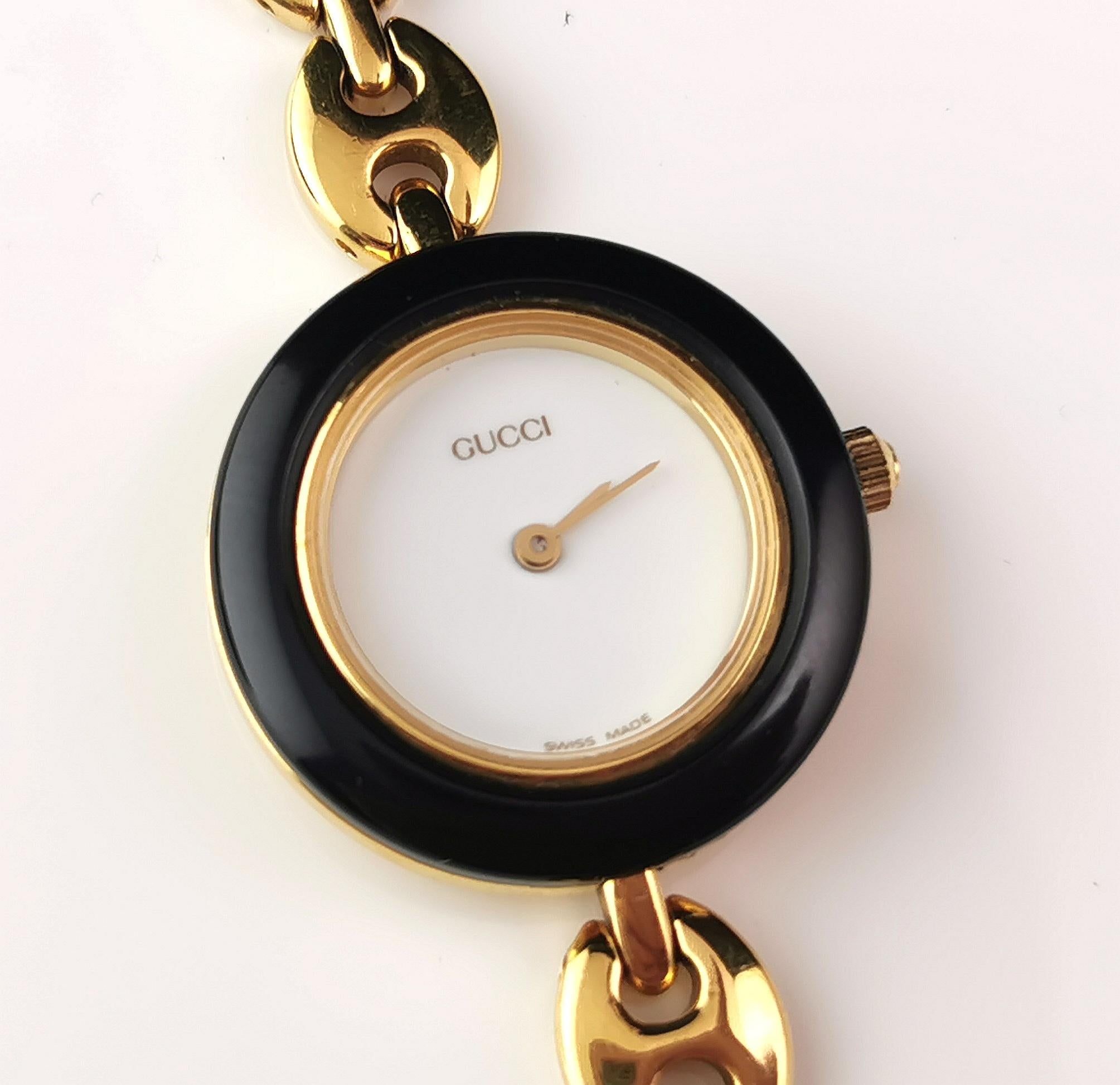 Vintage Gucci 11/12.2 gold plated ladies wristwatch, bracelet strap, Bezels 5
