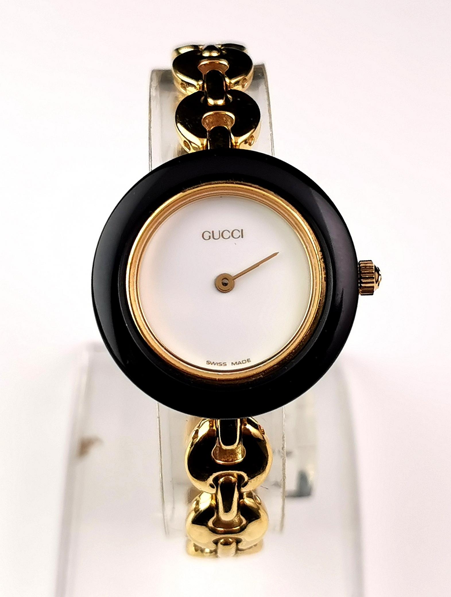 Women's Vintage Gucci 11/12.2 gold plated ladies wristwatch, bracelet strap, Bezels