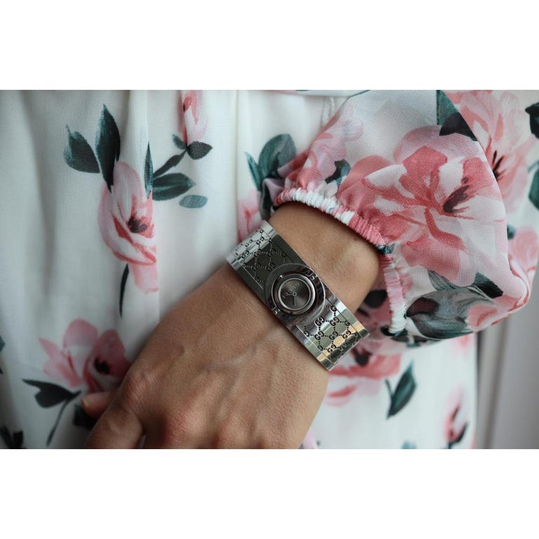 Vintage GUCCI 112 TWIRL Quartz Watch Timepiece. Gucci Wide  display picture 3