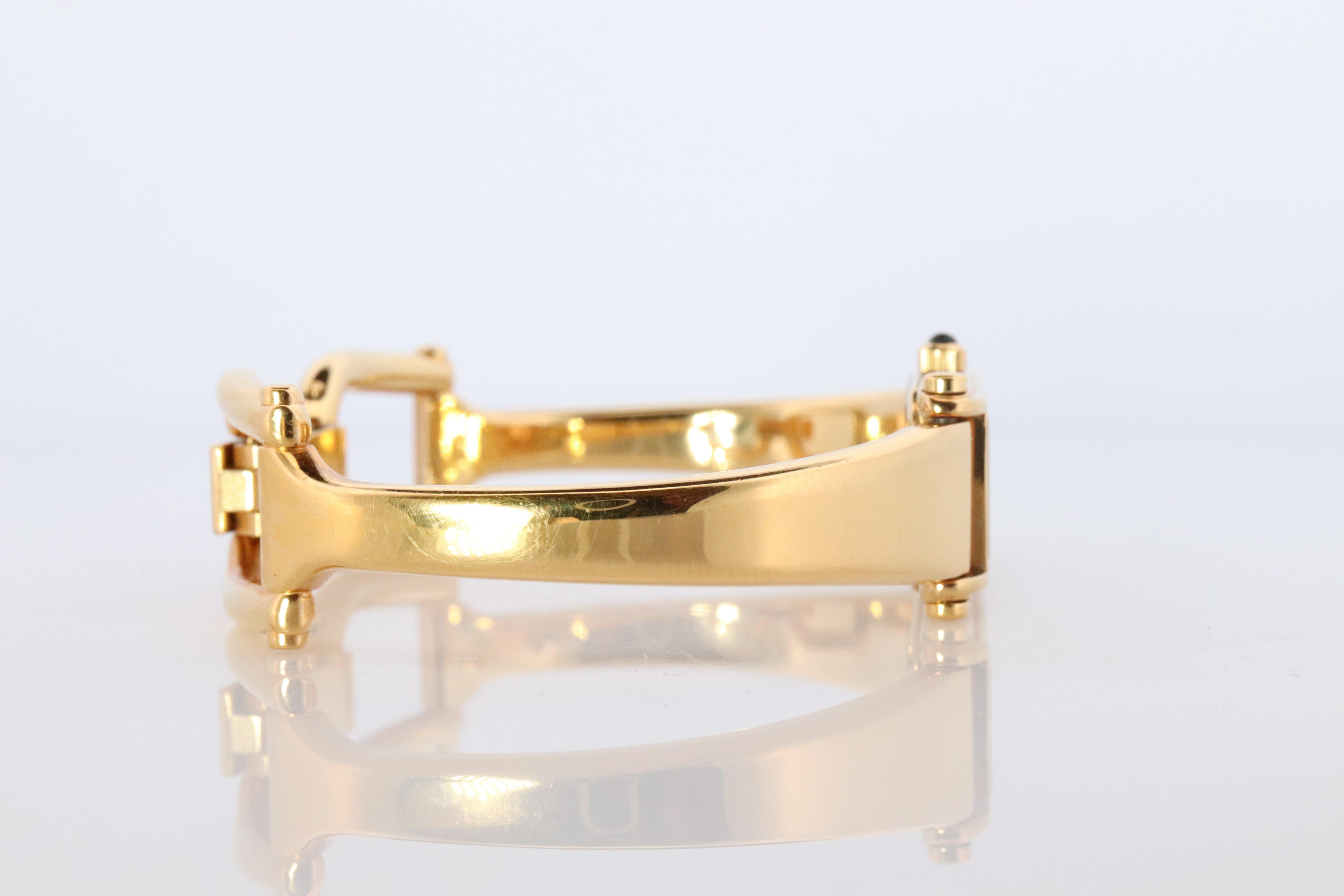 Reloj Vintage GUCCI 1500L Cuarzo Esfera MOP. Reloj de pulsera Gucci Gold Bangle Moderno en venta