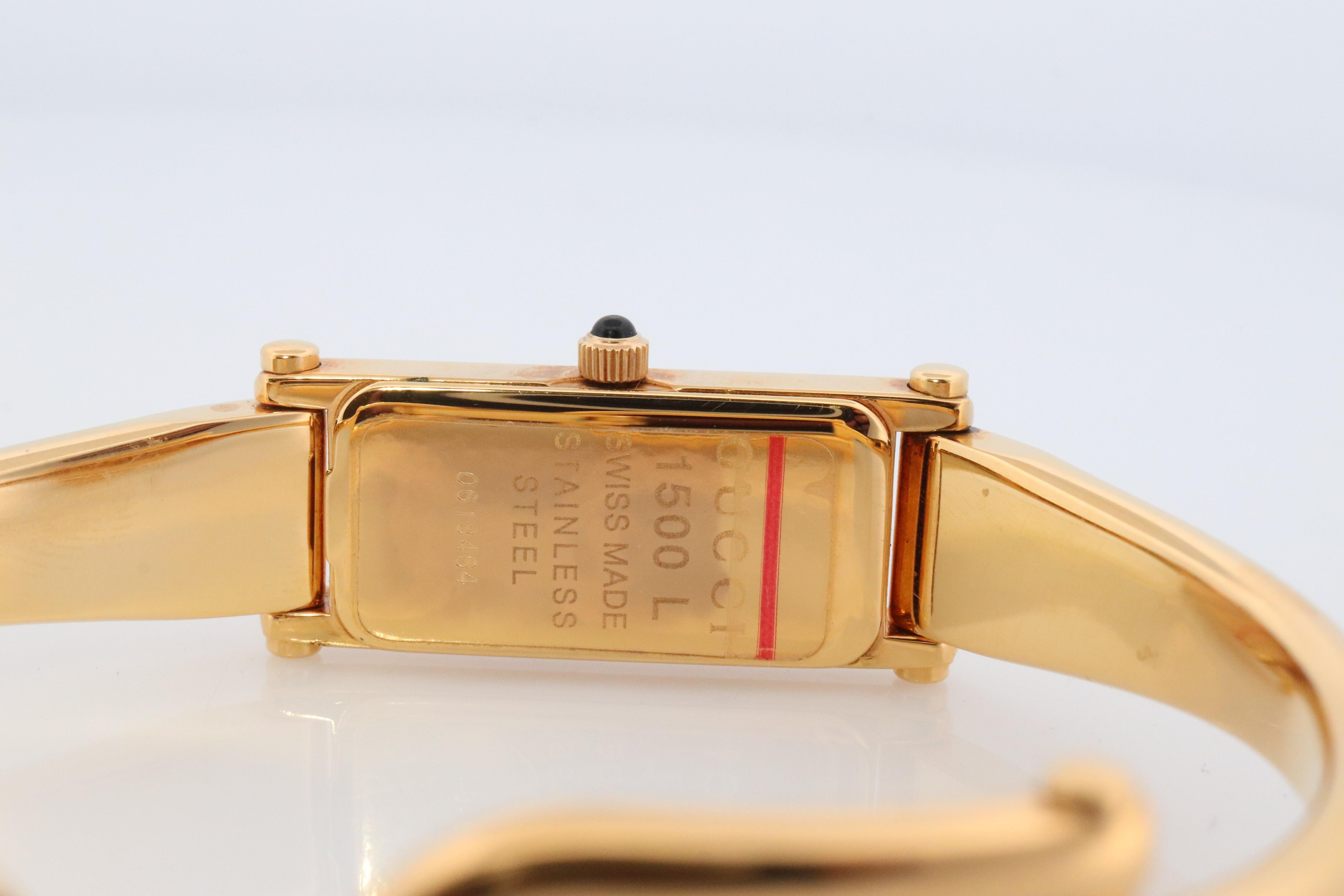 Vintage GUCCI 1500L Quartz Watch Timepiece. Gucci Gold Tone Bangle Wrist Watch In Good Condition In Port Charlotte, FL