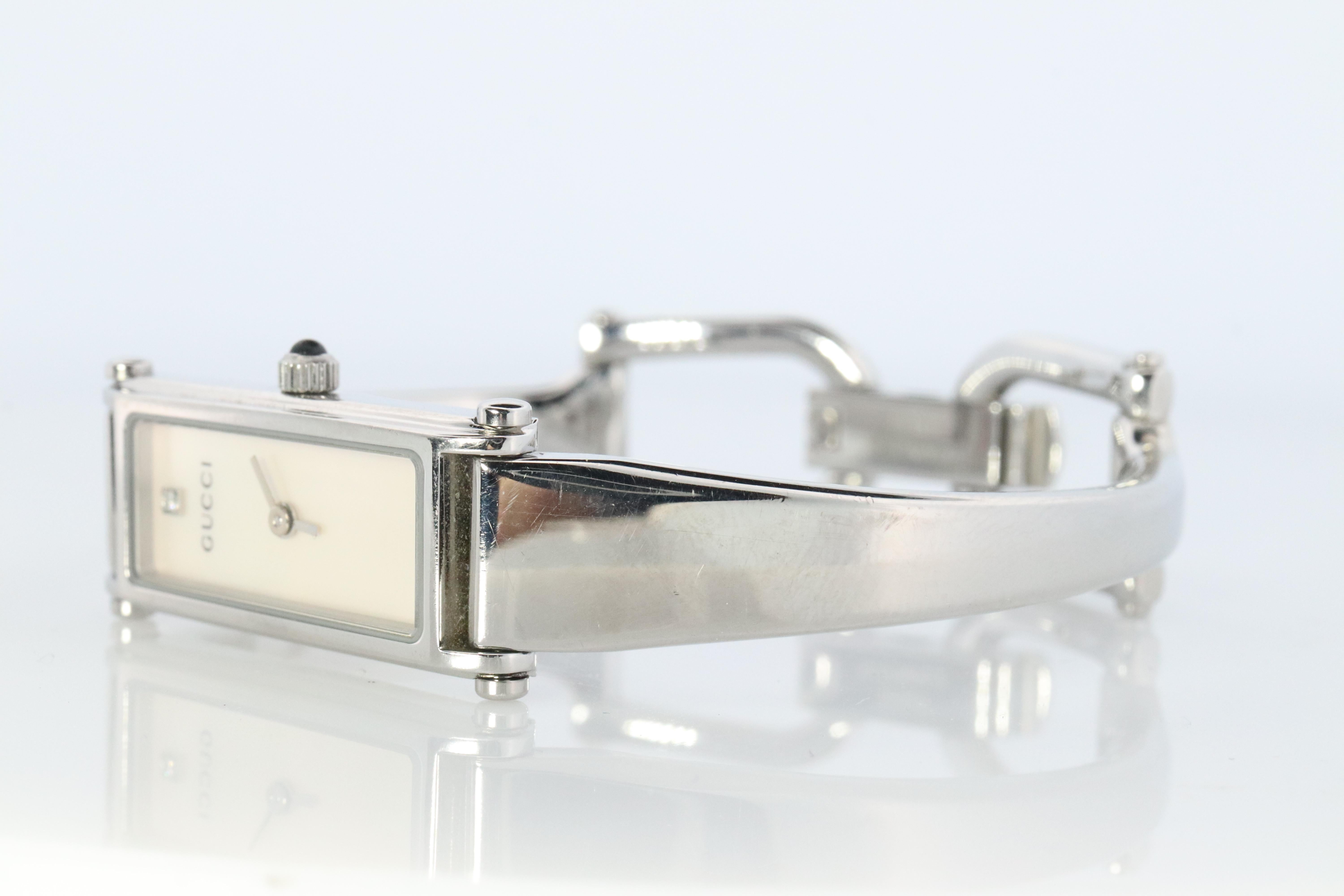 Beautiful Vintage Silver Tone Gucci Watch.
 Dial with a diamond

Model 1500 L Ladies from the 90s.


These will be for one special lady.

Condition: Will be sold with original box and paperwork. Excellent condition. New battery installed.