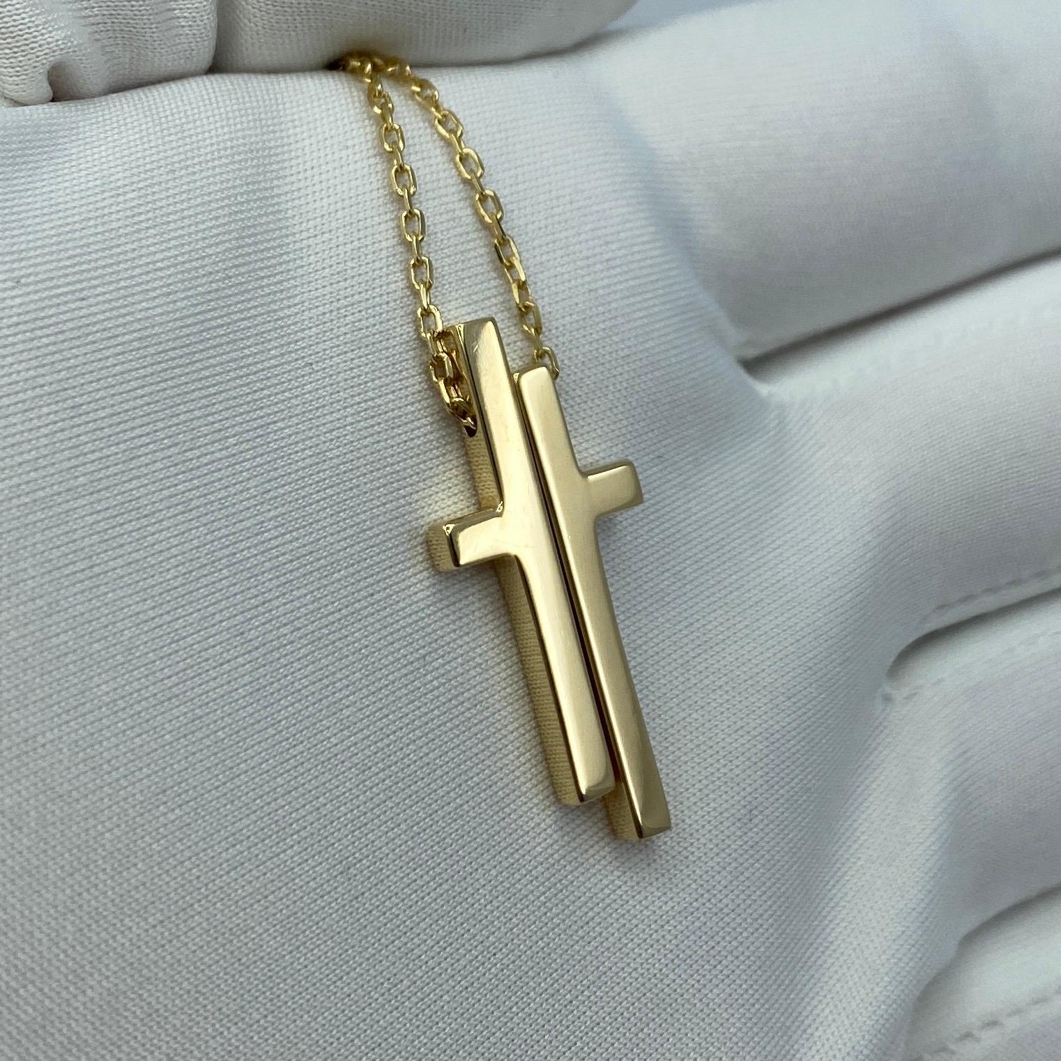 Vintage Gucci 18k Yellow Gold Split Cross Pendant Pendant Necklace.

Fine Gucci jewellery piece featuring a split design cross, hanging from an original Gucci 18' 45cm yellow gold chain.

Yellow gold of this piece is rare.

This item is practically