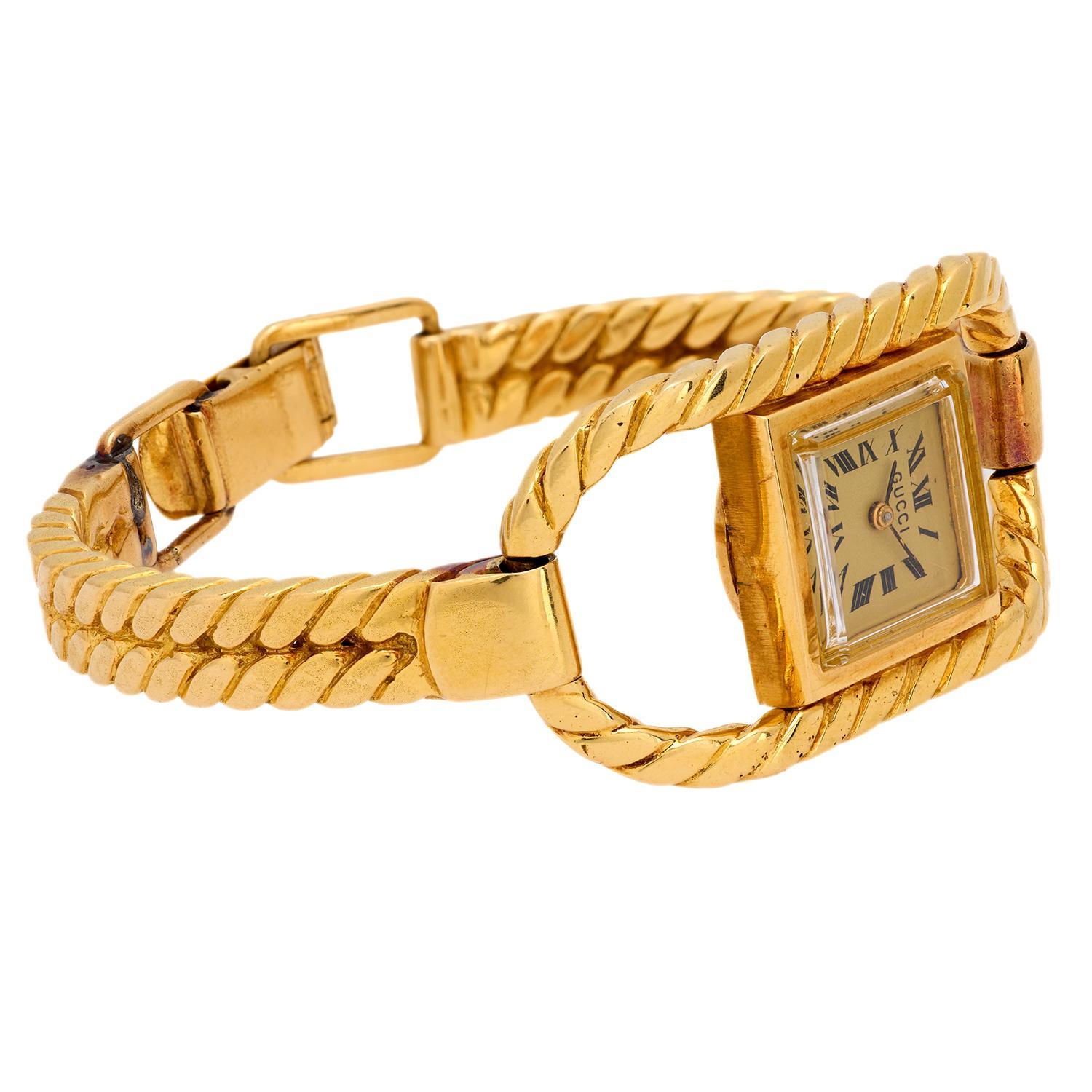 Vintage Gucci 18 Karat Gelbgold Uhr mit gedrehter Schnalle (Moderne) im Angebot