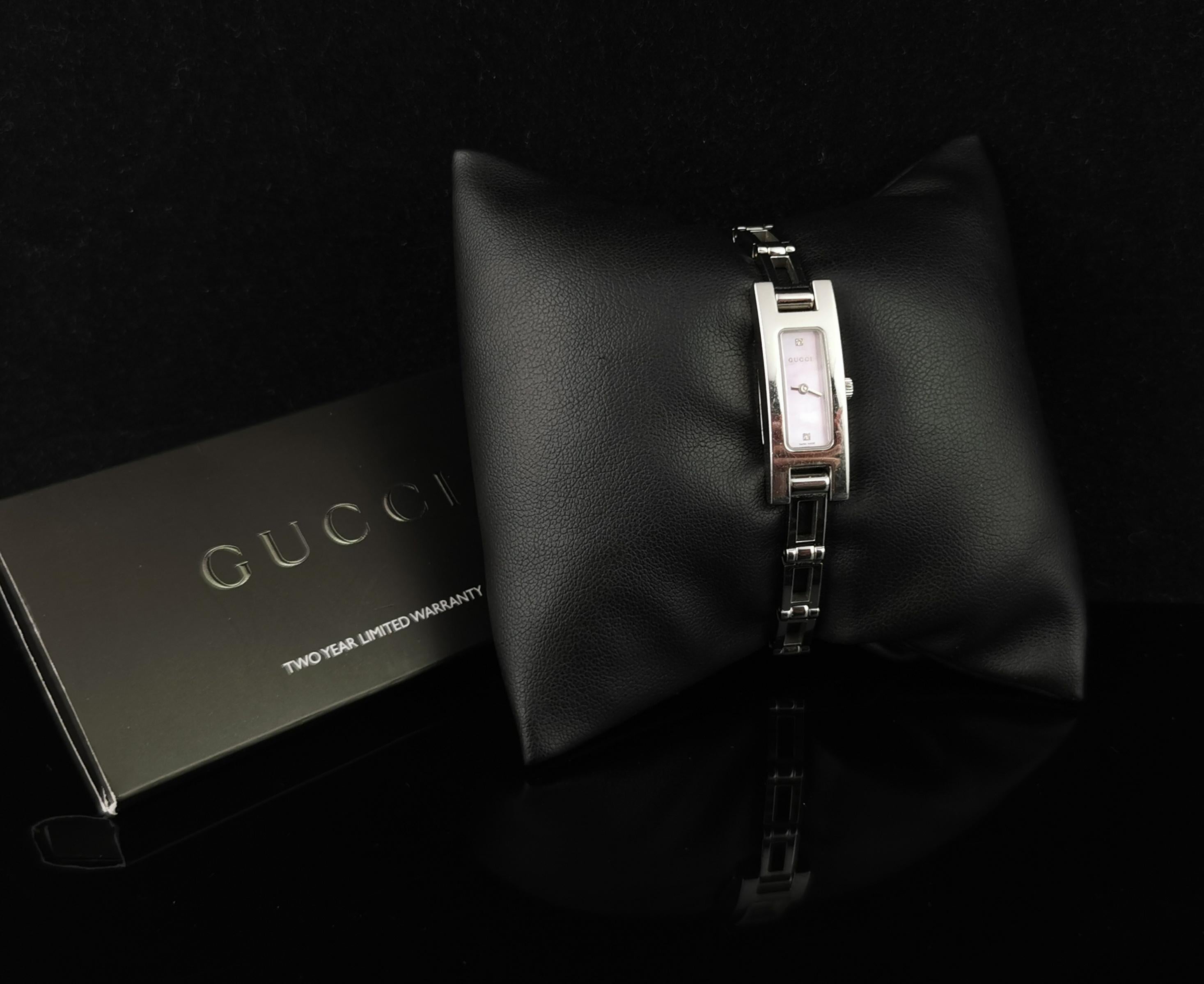 A stylish Gucci 3900l stainless steel watch.

This is a bracelet strap watch with a nice sleek stainless steel bracelet strap with a brick type link.

The case is stainless steel with a light iridescent pink dial set with two single diamond chips,