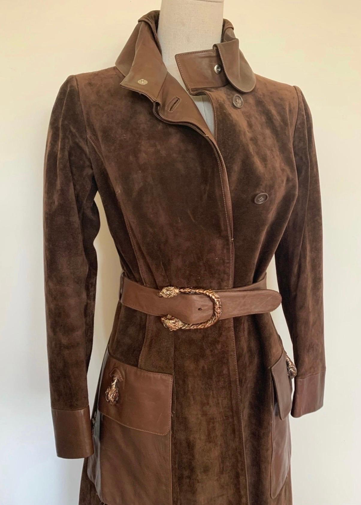 Vintage Gucci 70s Brown Suede Enamel Tiger Head Trench Coat In Excellent Condition For Sale In Malibu, CA