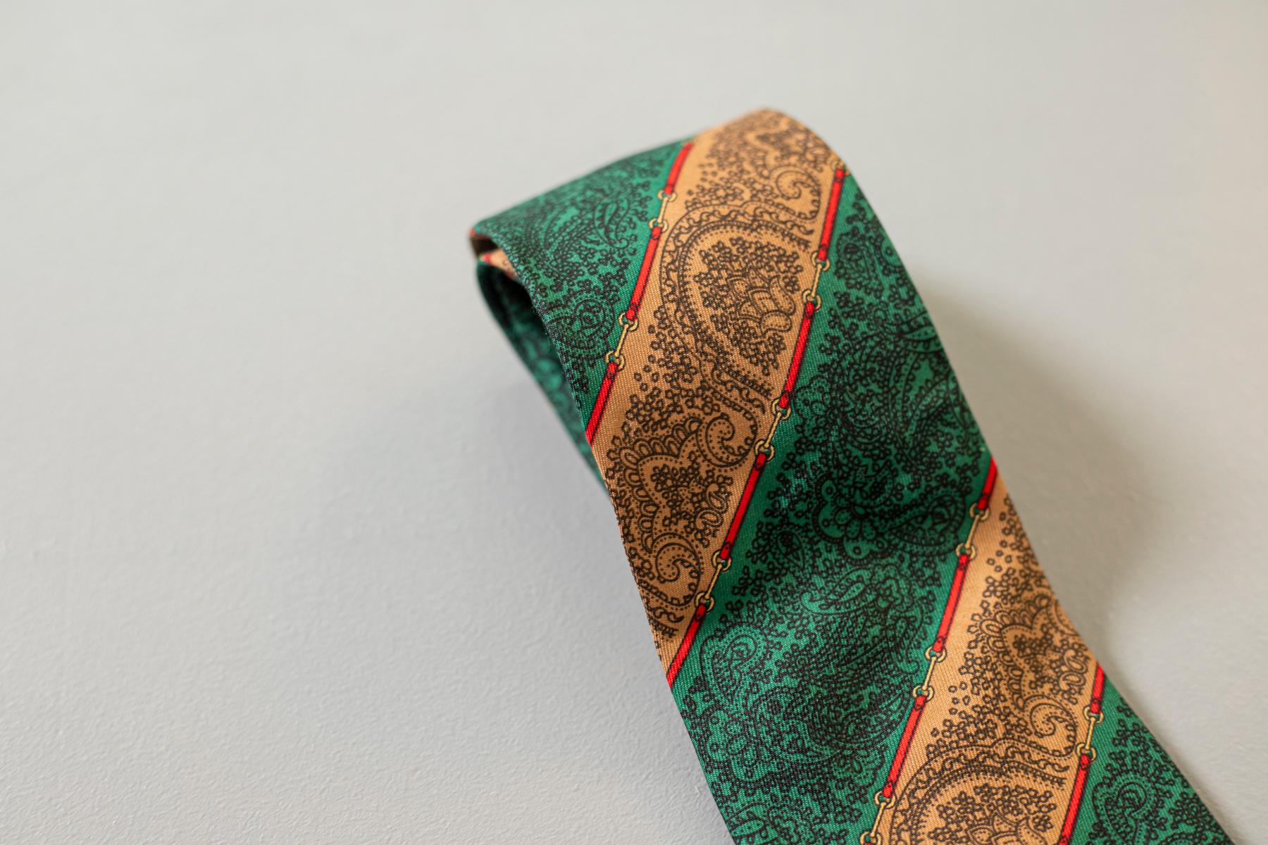 Gucci - Cravate vintage entièrement en soie avec motif cachemire Pour hommes en vente