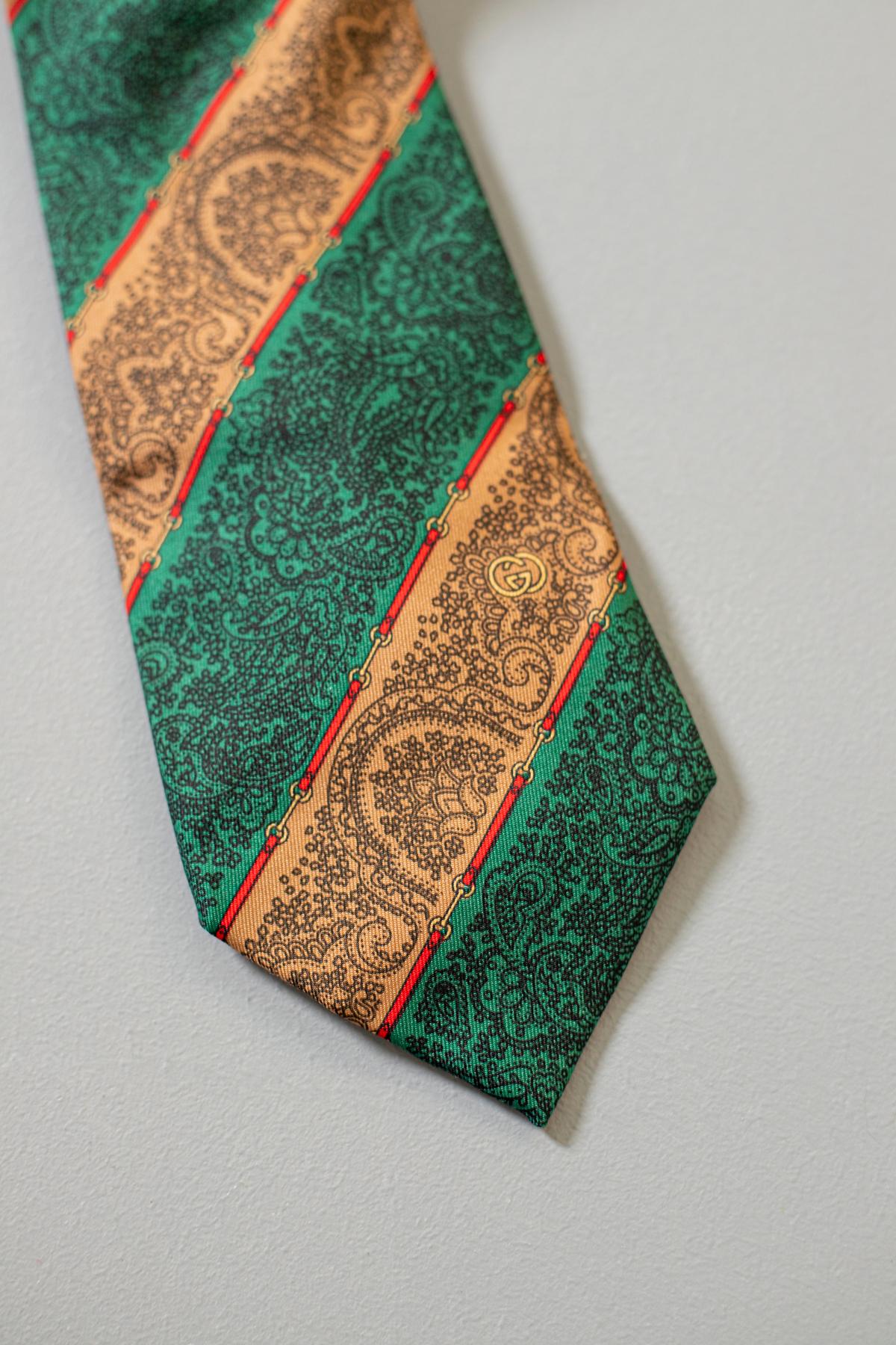 Men's Vintage Gucci all-silk tie with paisley motif For Sale