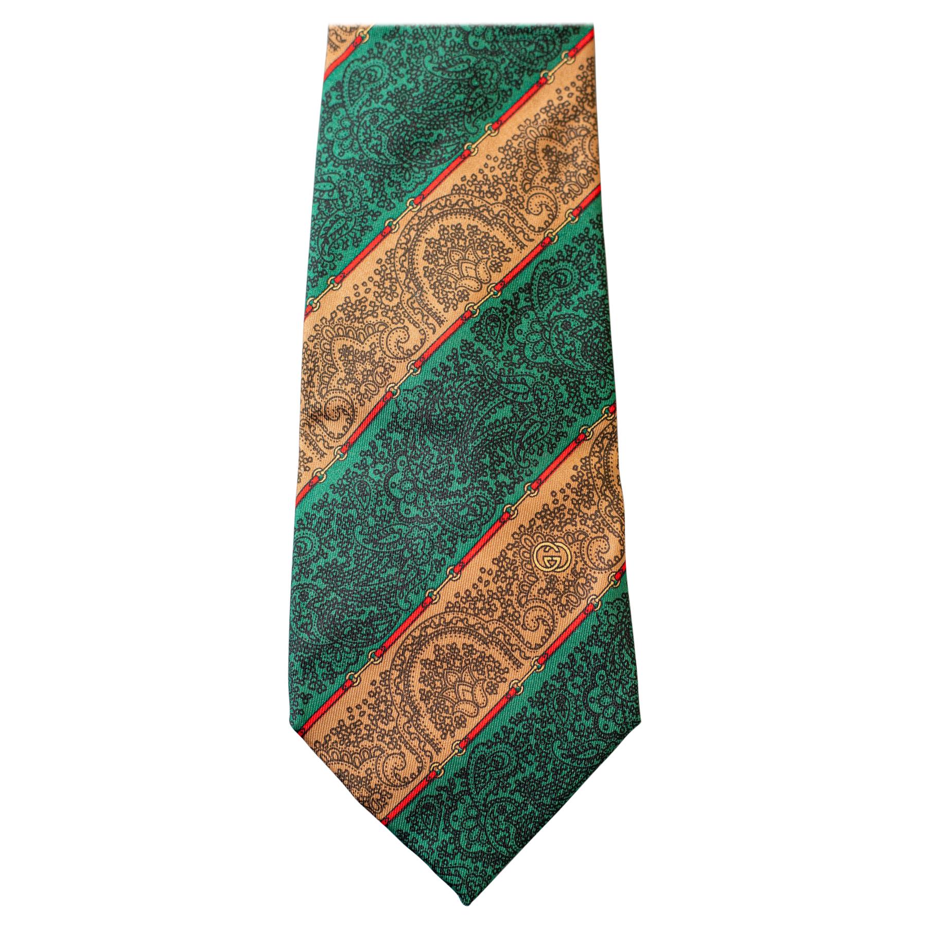 Gucci - Cravate vintage entièrement en soie avec motif cachemire en vente