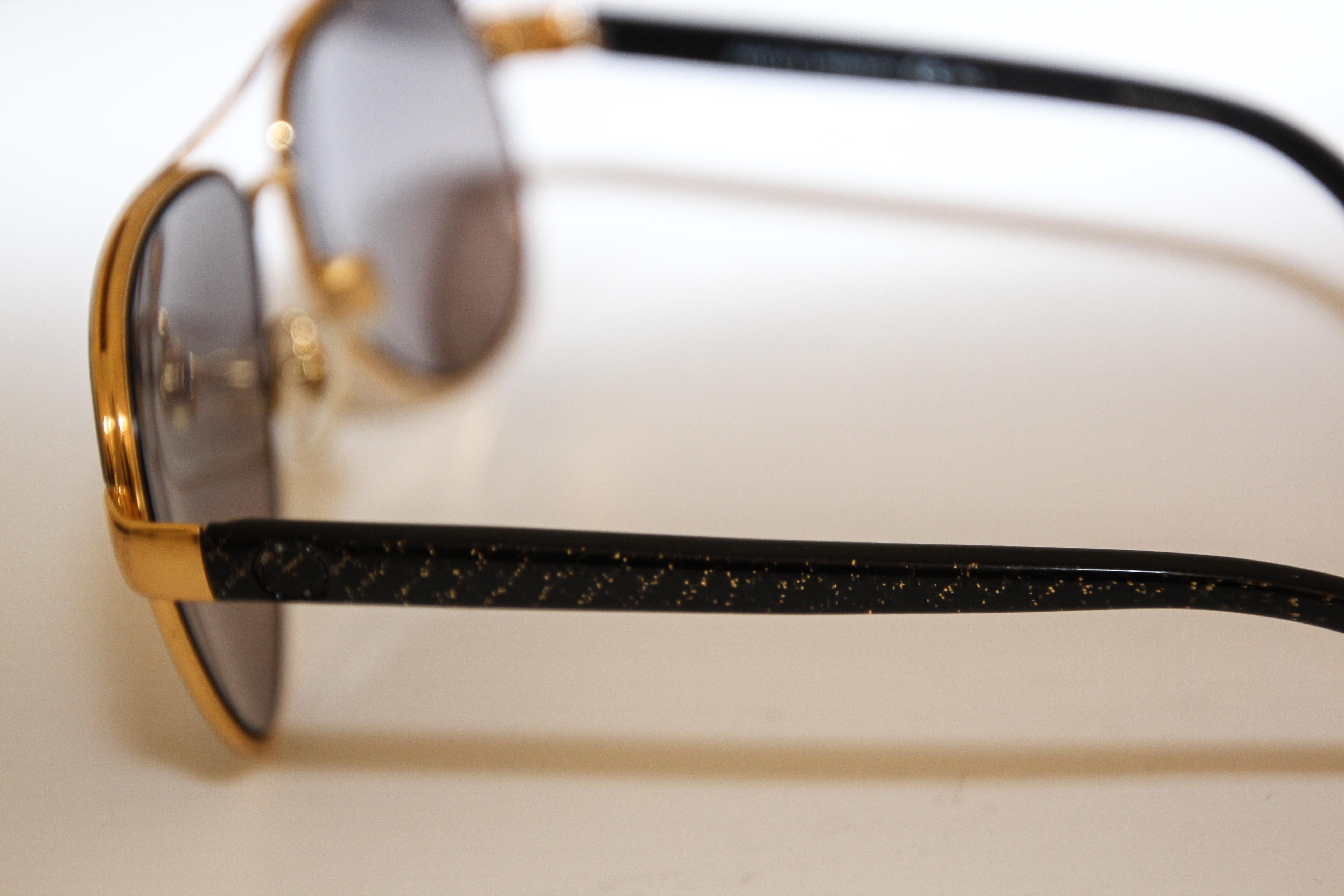 Gray Vintage Gucci Aviator Sunglasses 1990's Made in Italy For Sale