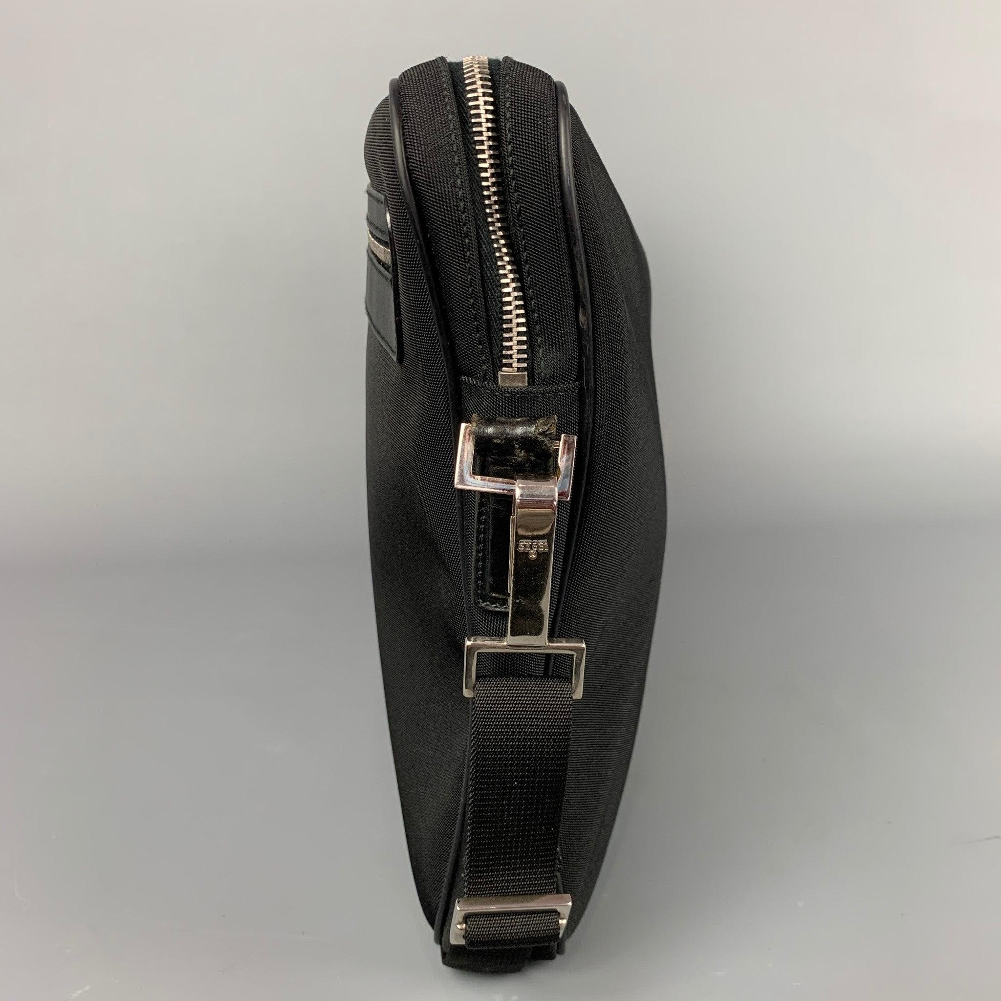 Vintage GUCCI Schwarz Canvas Leder Trim Messenger Bag im Angebot 2