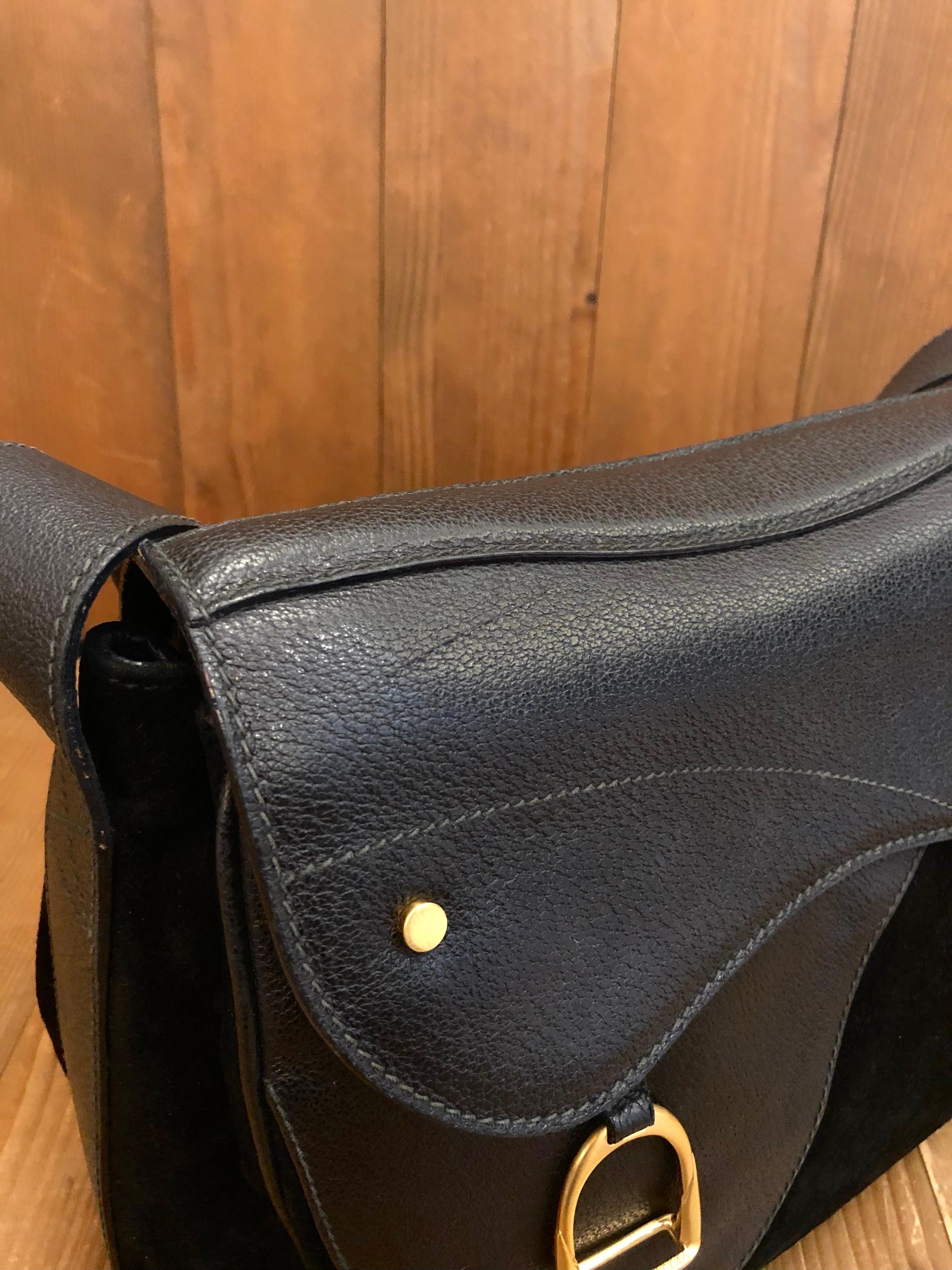 Vintage GUCCI Black Nubuck Leather Saddle Camera Bag Unisex Mens For Sale 5