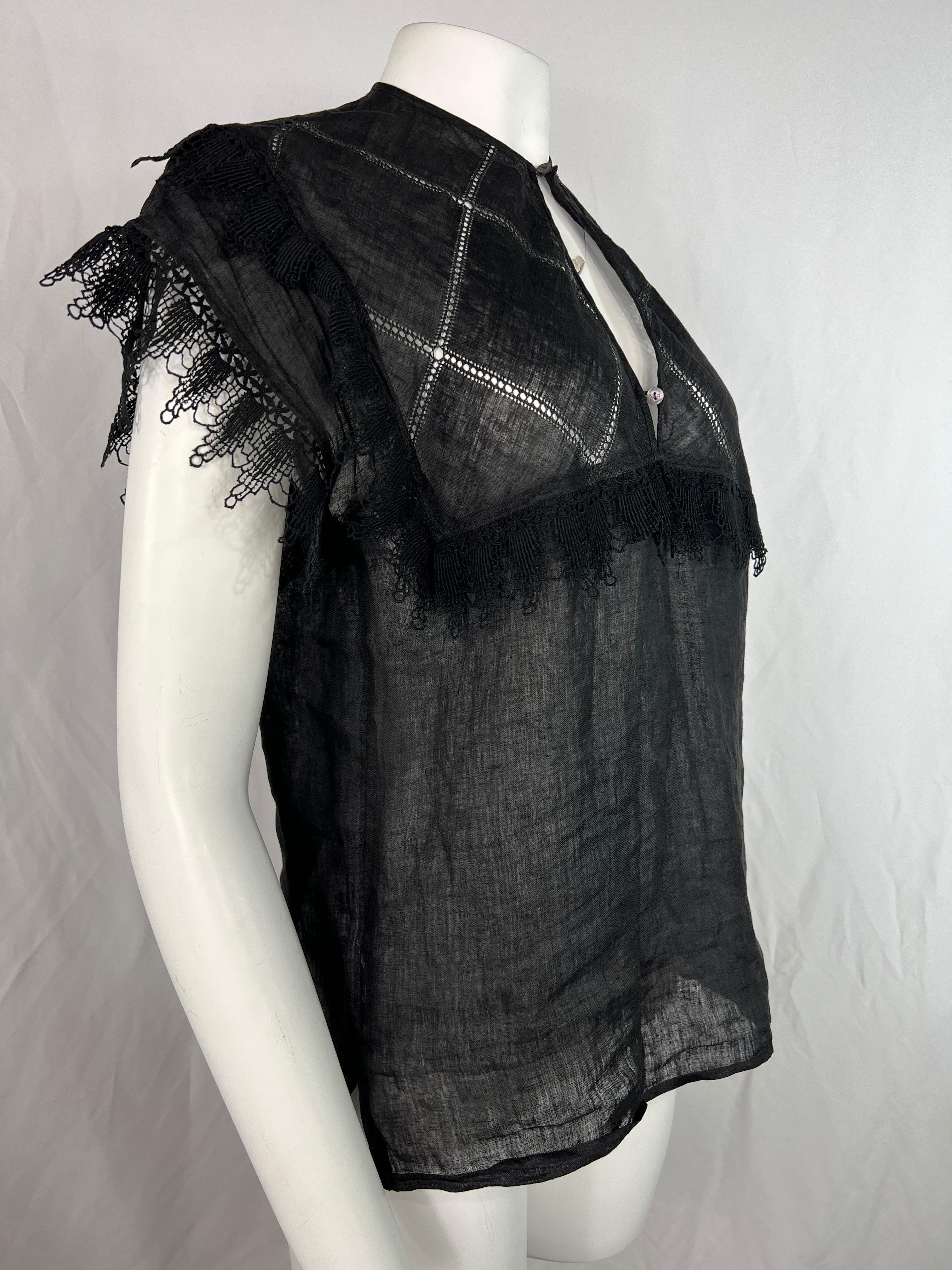 Vintage Gucci Black Linen Top Blouse, Size 42 In Excellent Condition For Sale In Beverly Hills, CA