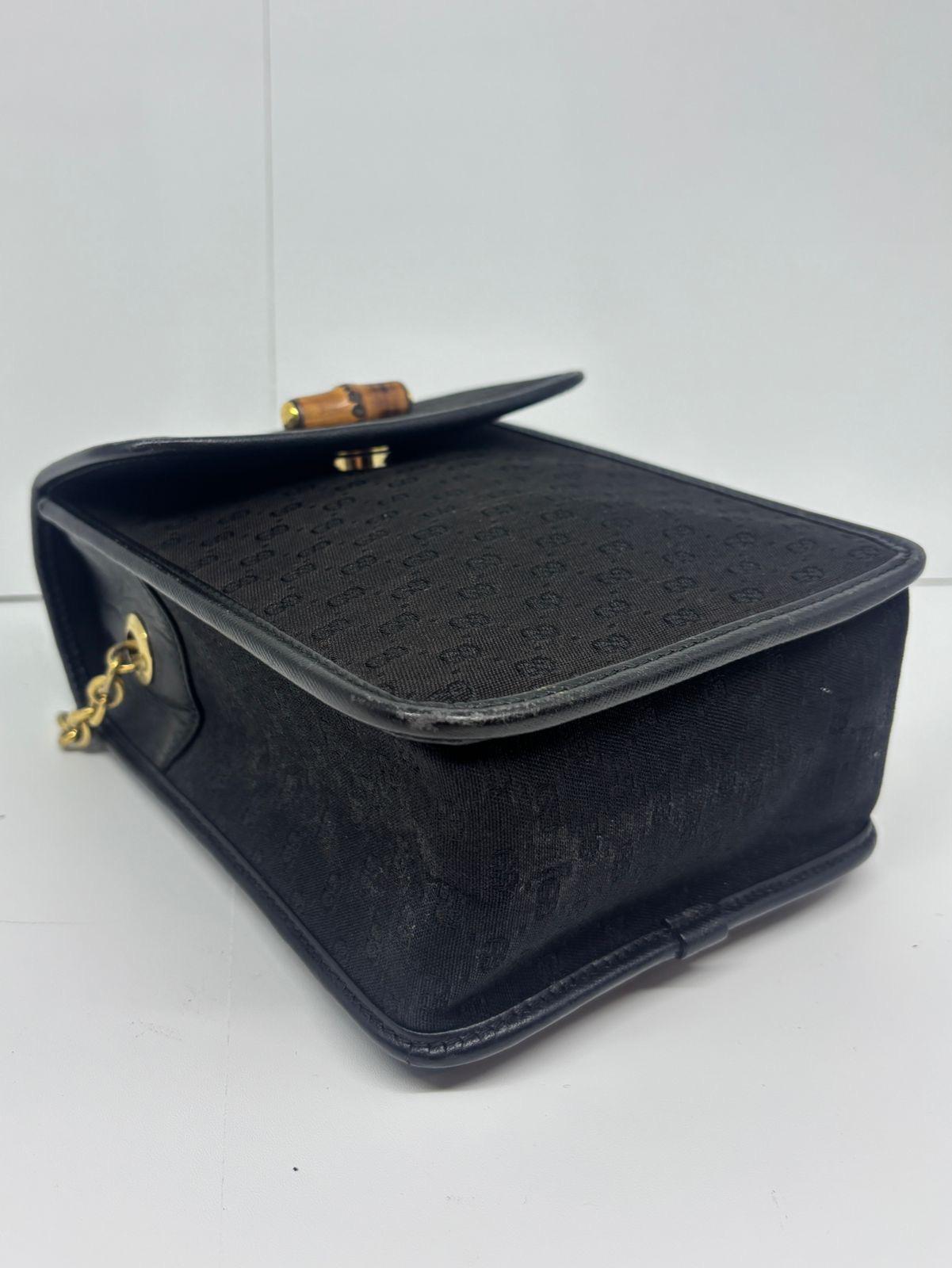 Vintage Gucci Black Small GG Canvas Bamboo Detail Crossbody Bag In Good Condition For Sale In Jakarta, Daerah Khusus Ibukota Jakarta
