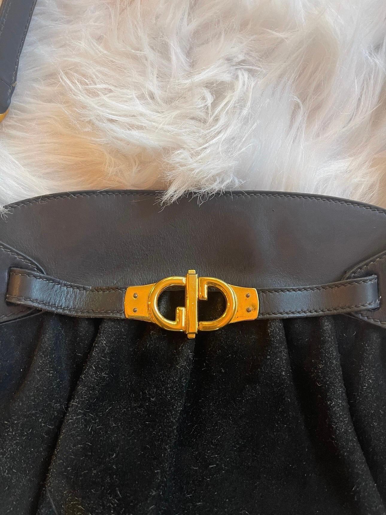 Vintage GUCCI Black Suede Leather GG Gold tone logo Hobo Bag Crossbody Purse Bag In Good Condition For Sale In Malibu, CA