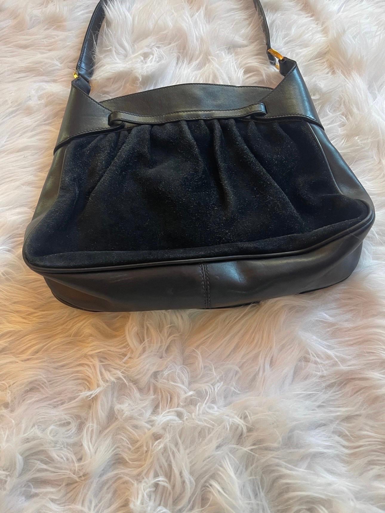 Women's or Men's Vintage GUCCI Black Suede Leather GG Gold tone logo Hobo Bag Crossbody Purse Bag For Sale