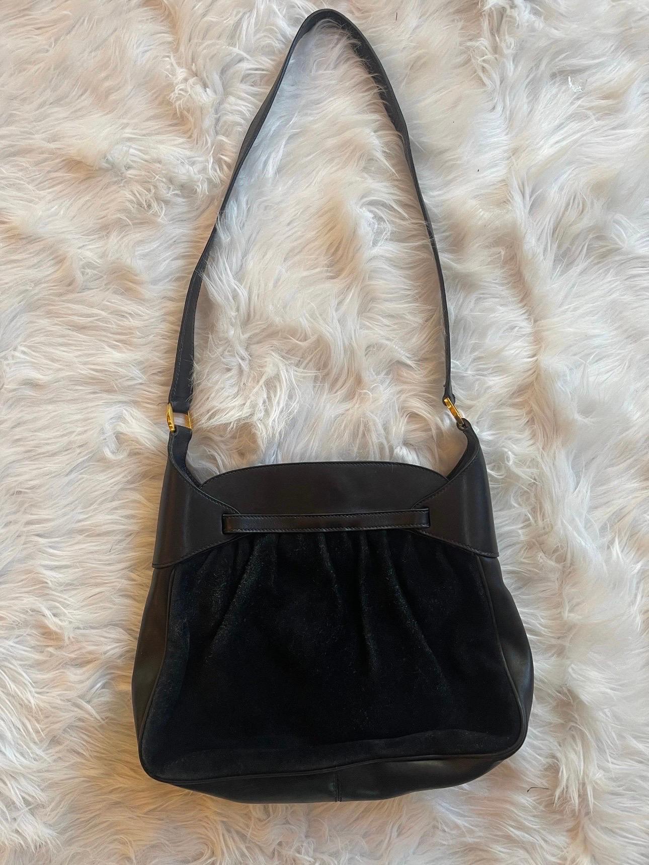 Vintage GUCCI Black Suede Leather GG Gold tone logo Hobo Bag Crossbody Purse Bag For Sale 1