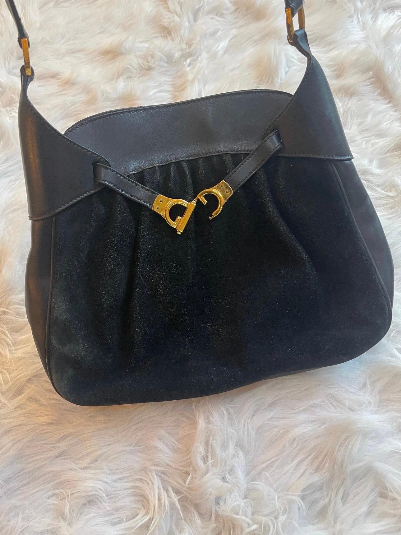 Vintage GUCCI Black Suede Leather GG Gold tone logo Hobo Bag Crossbody Purse Bag For Sale 2
