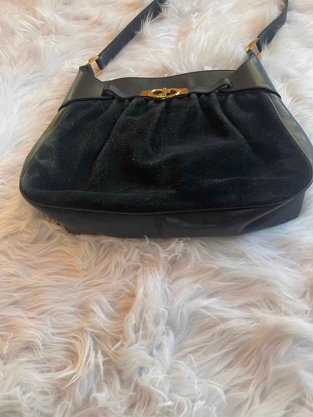 Vintage GUCCI Black Suede Leather GG Gold tone logo Hobo Bag Crossbody Purse Bag For Sale 3