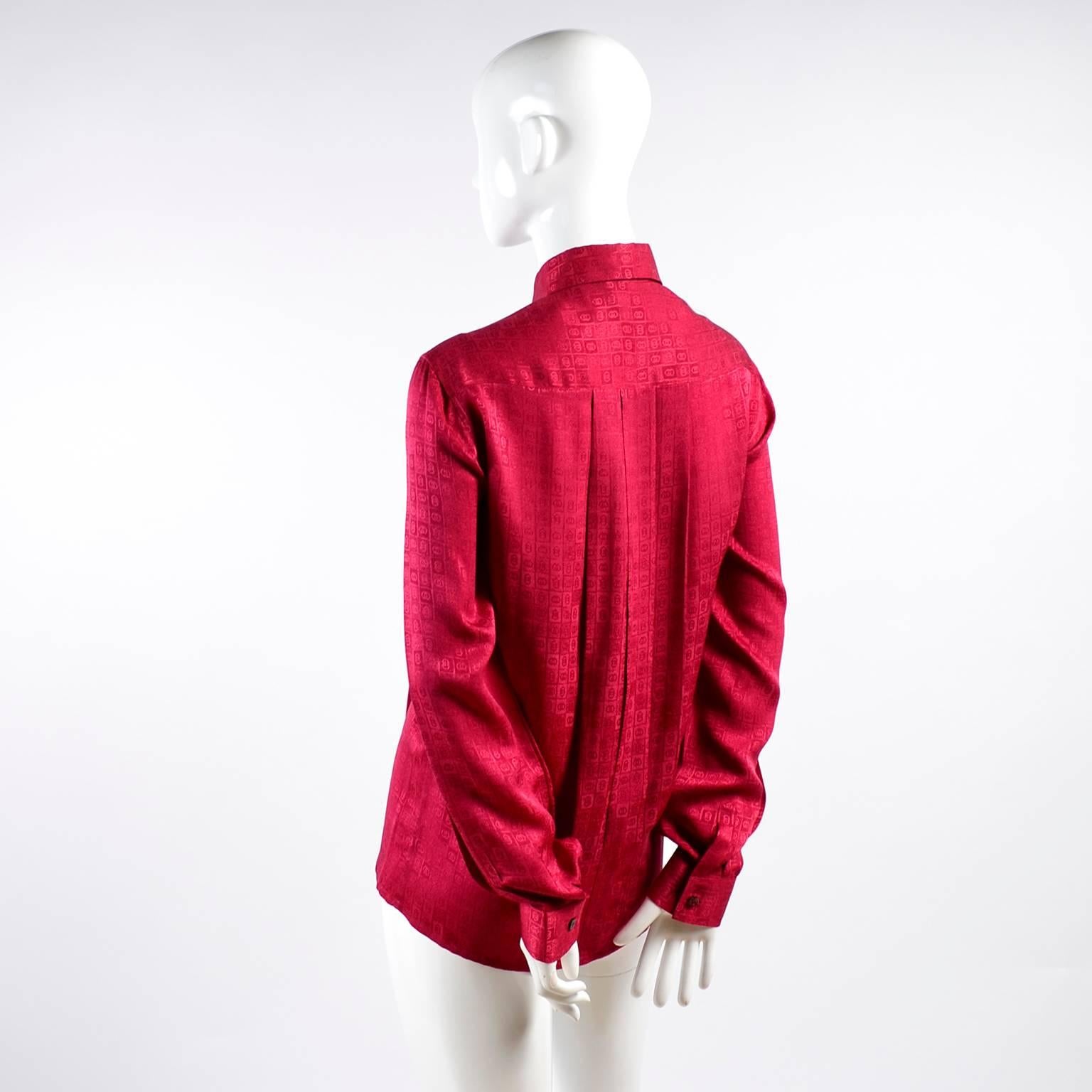 Women's Gucci Vintage Pleated Red Silk Blouse With Tonal Gucci Logo Print