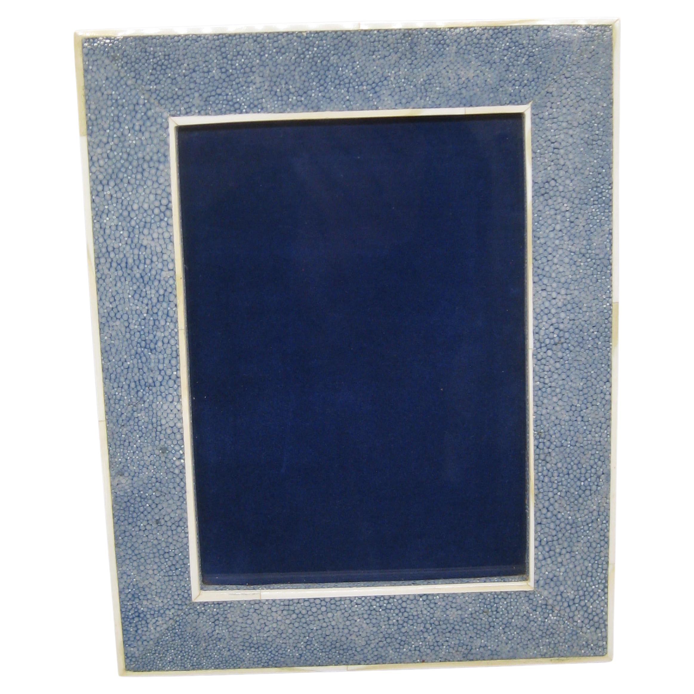 Cadre photo vintage en galuchat naturel bleu de Gucci fabriqué en Italie 9 5/16".