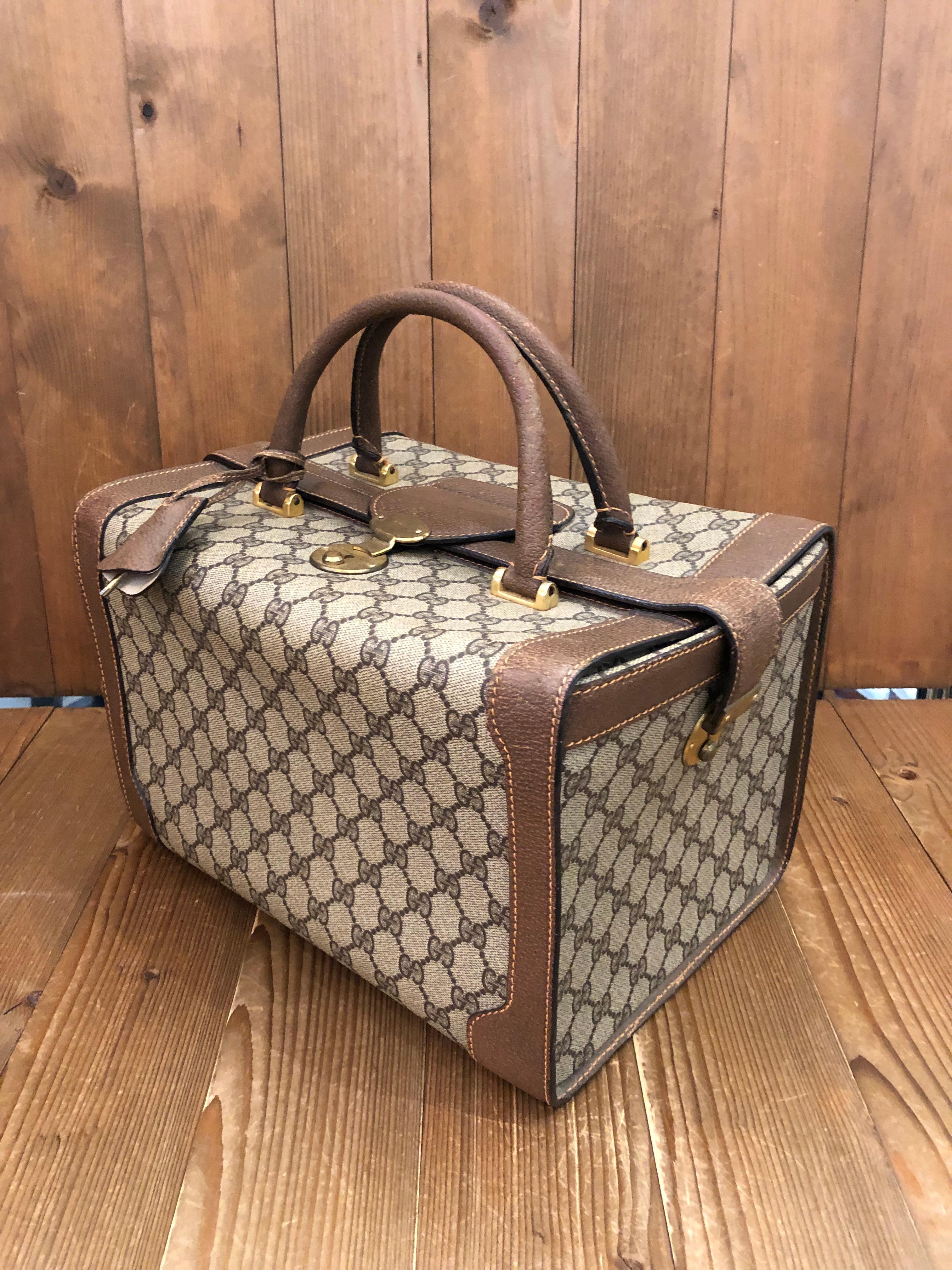 This vintage GUCCI soft-sided vanity trunk is crafted of GG monogram coated canvas in brown and trimmed with brown pigskin’s leather. This vanity bag features three locks with one on top and one on the each side. Top closure opens to a beige