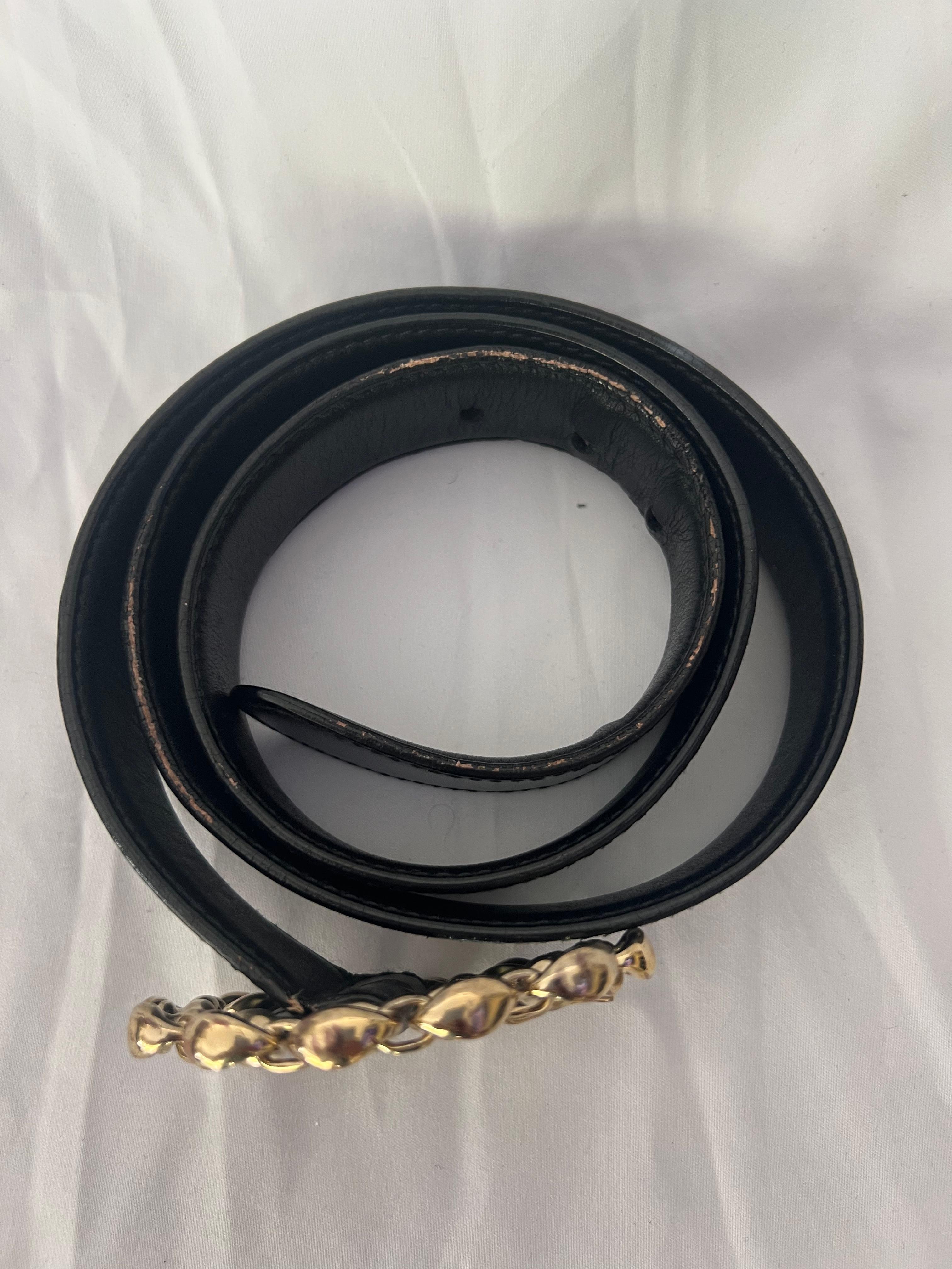 - Gold tone hardware
- Chain link motif
- Featuring mariner link
- Buckle closure, measures 3.25” x 2.5”
- Black leather, measure 42” x 1.25”
- Made in Italy