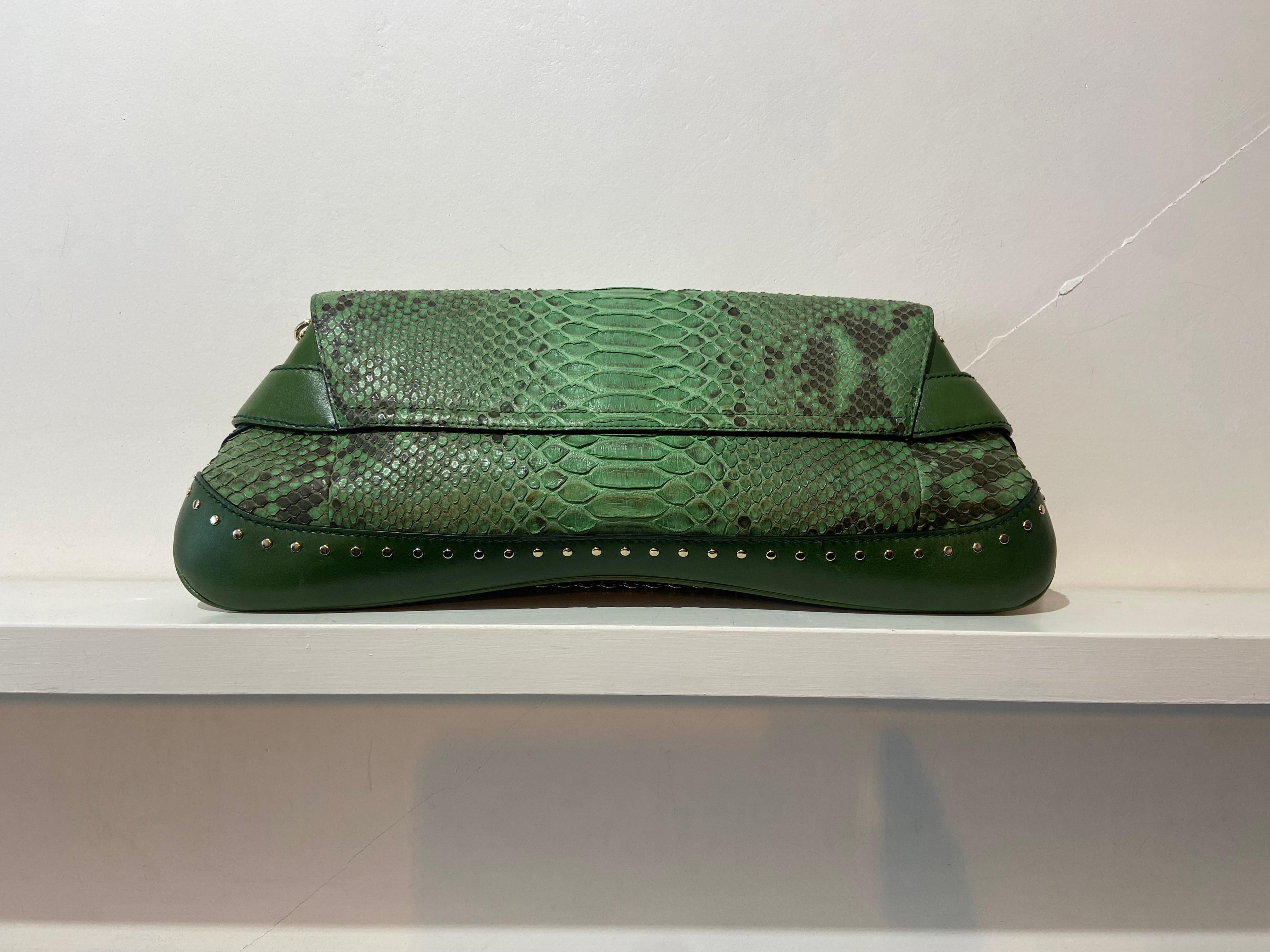 Gucci by Tom Ford 2004 Green Lizard Clutch. Features all-over green lizard detailing, with green leather bottom studded with silver detailing, silver horsebit hardware encompassed with green leather, detachable shoulder chain and green suede