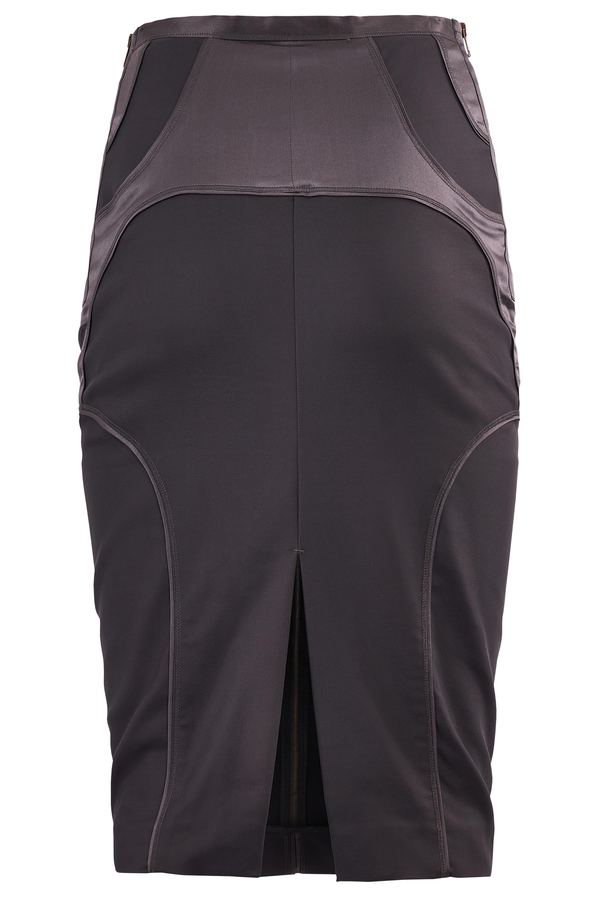 Vintage Gucci By Tom Ford A/W 2003 Grey Satin Pencil Skirt In Excellent Condition For Sale In London, GB