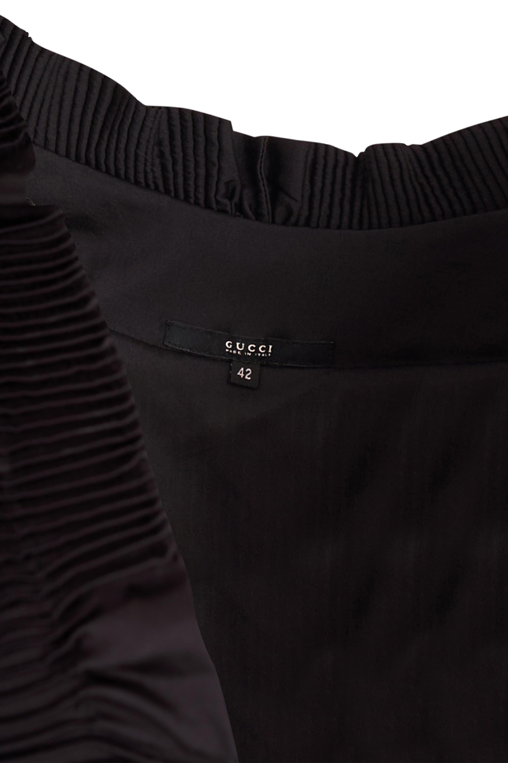 Vintage By Tom Ford Gucci F/W 2004 Laufstegkleid aus Seidenplissé (Schwarz) im Angebot