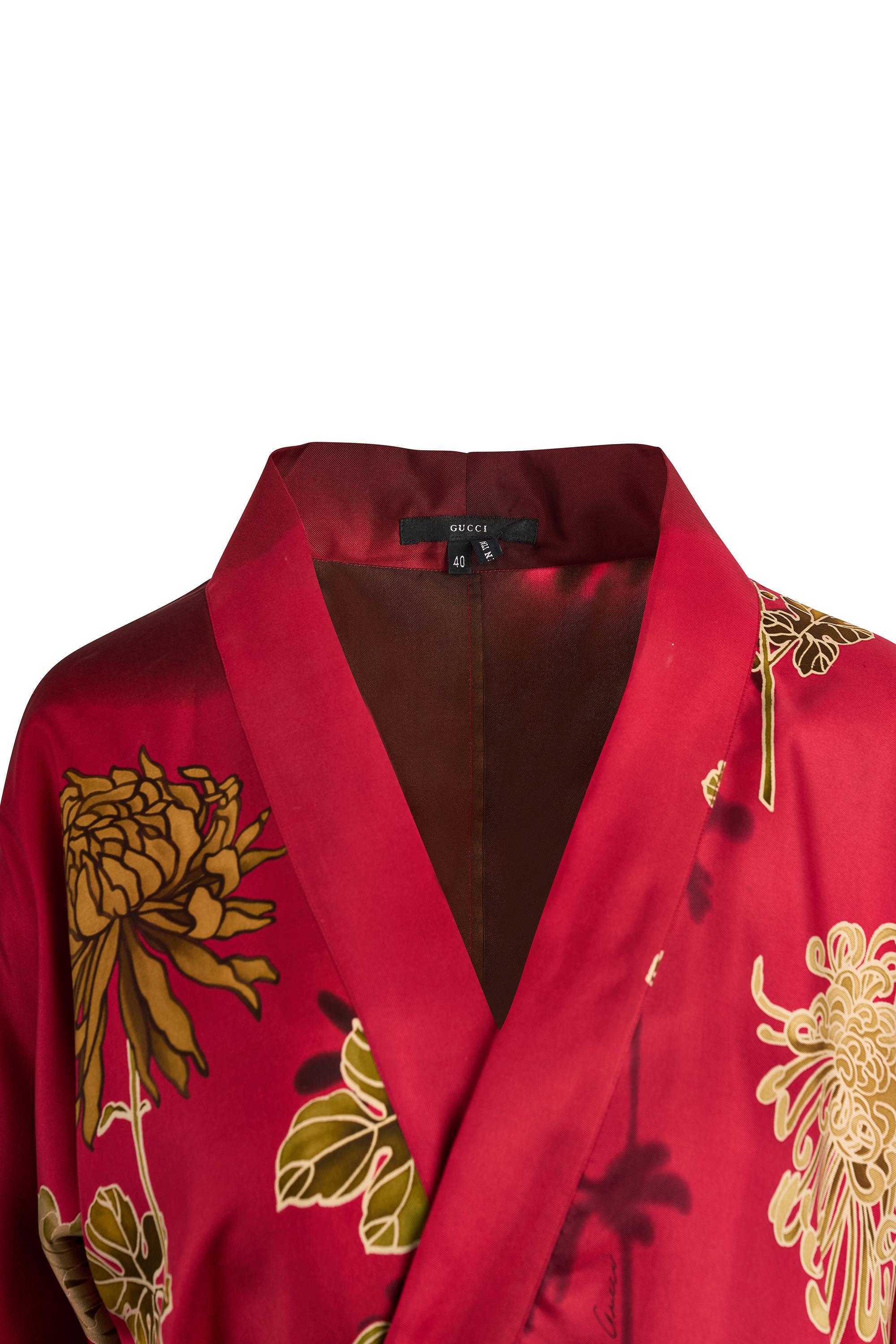 Vintage Gucci by Tom Ford S/S 2001 Floral Red Silk Kimono In Excellent Condition For Sale In London, GB
