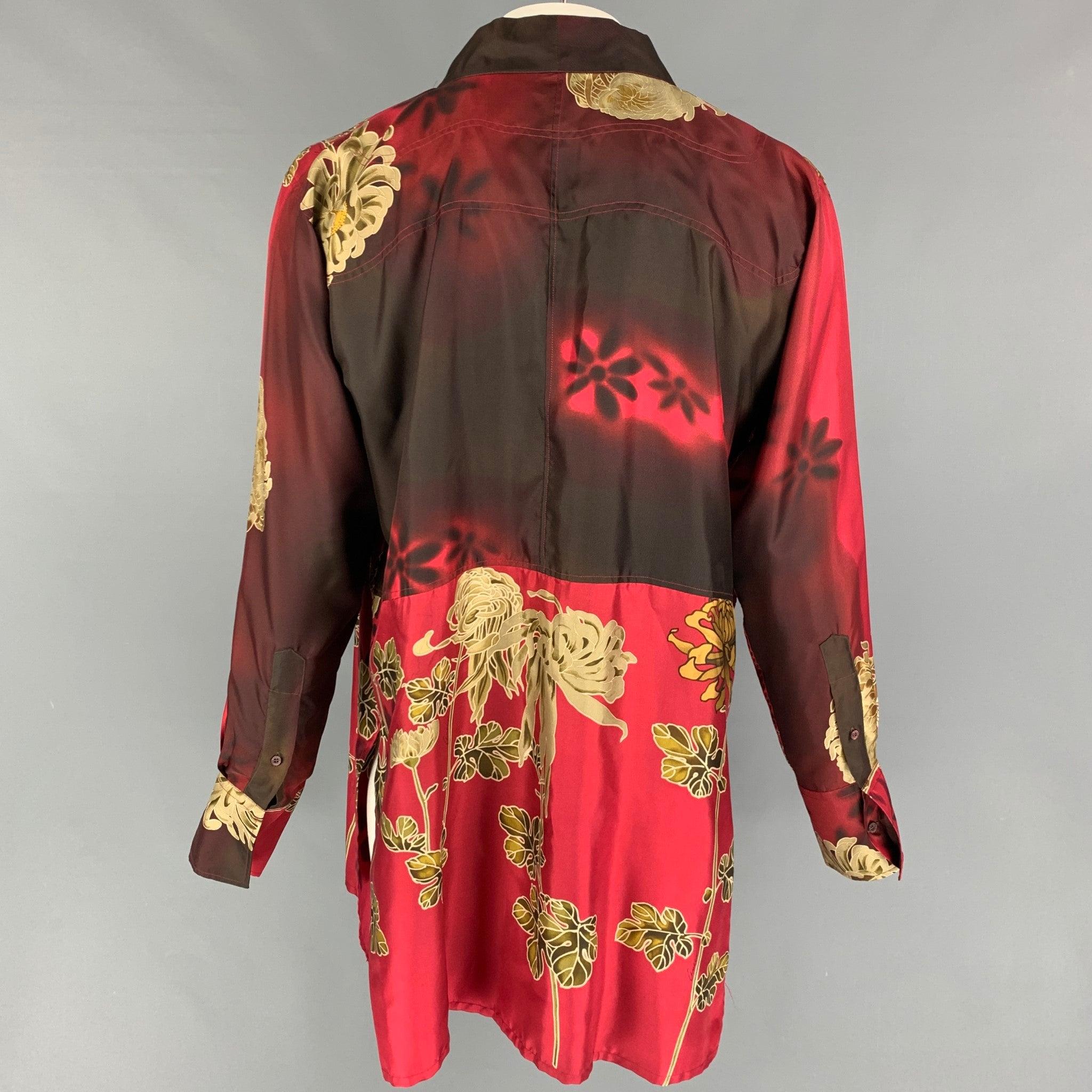 Vintage GUCCI by TOM FORD SS 2001 Size L Red Gold Silk Tunic Long Sleeve Shirt In Good Condition For Sale In San Francisco, CA