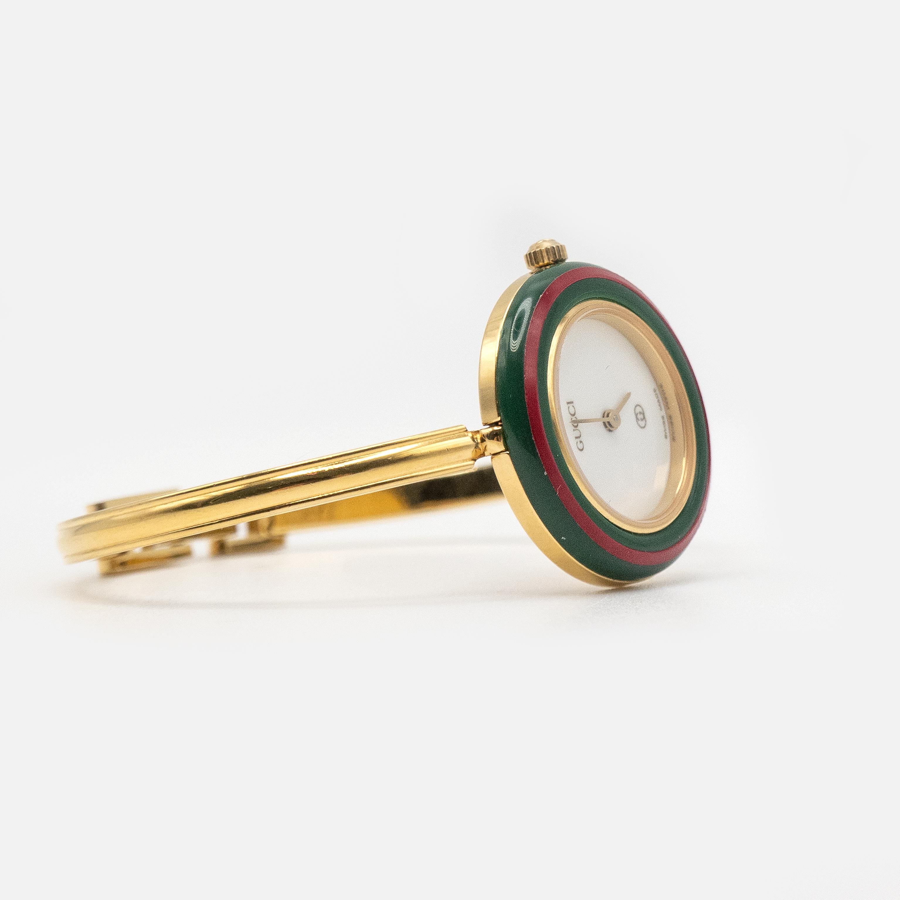 Vintage Gucci Change Bezel Gold Plated Bangle Watch Timepiece Complete Set en Excelente estado para la venta en New York, NY