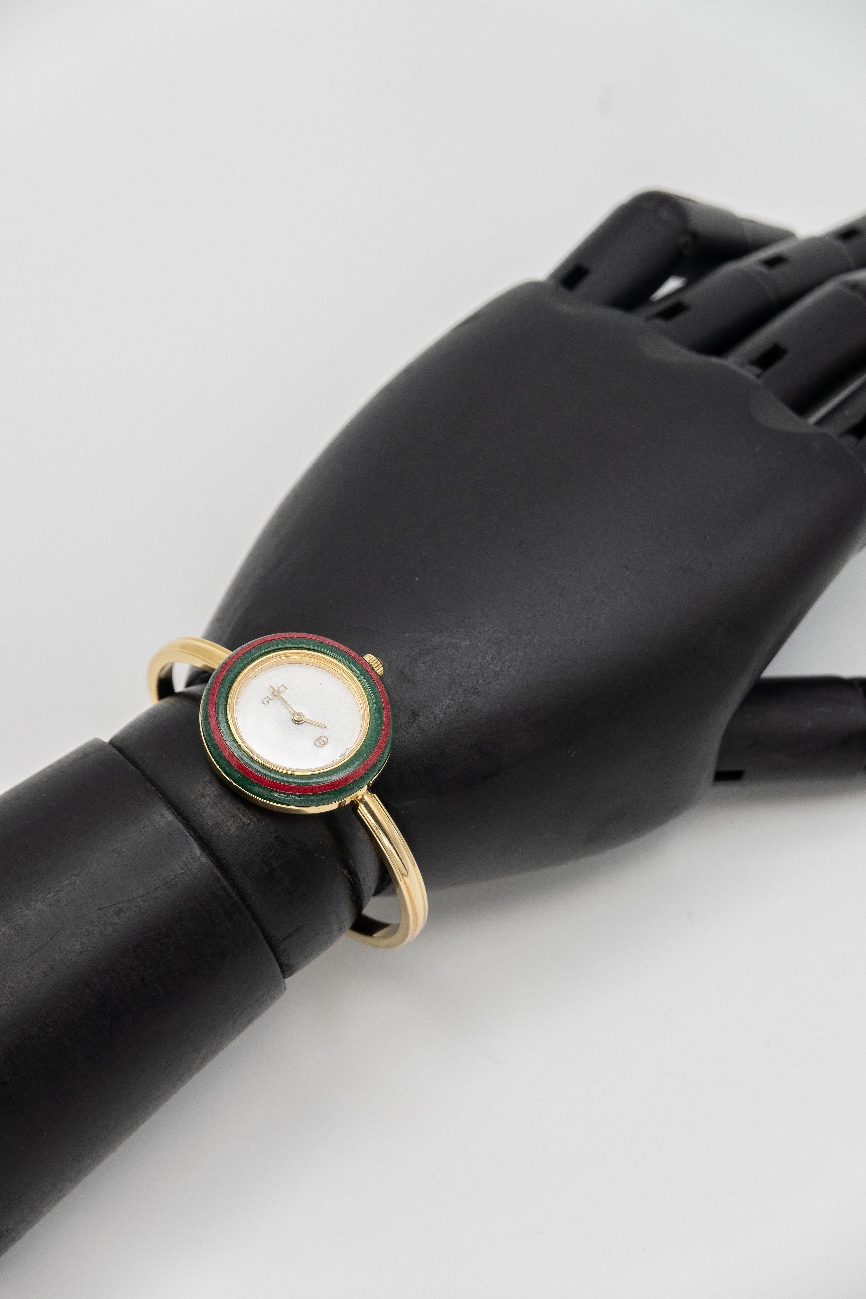 De las mujeres Vintage Gucci Change Bezel Gold Plated Bangle Watch Timepiece Complete Set en venta