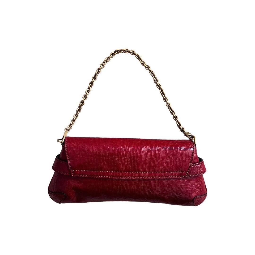 Classic and Charming GUCCI Claret leather horsebit Chian bag
Very rare color
Minor signs of using
Minor wear on corners
Clean interior and exterior
Minor glue residue; not noticeable. Check the detailed picture.