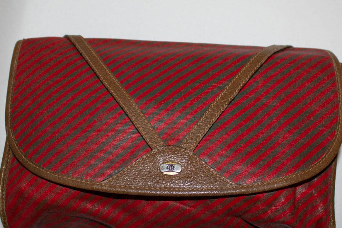 Women's or Men's Vintage Gucci  Clutch Bag with Fold Over Front and Leather Detail For Sale
