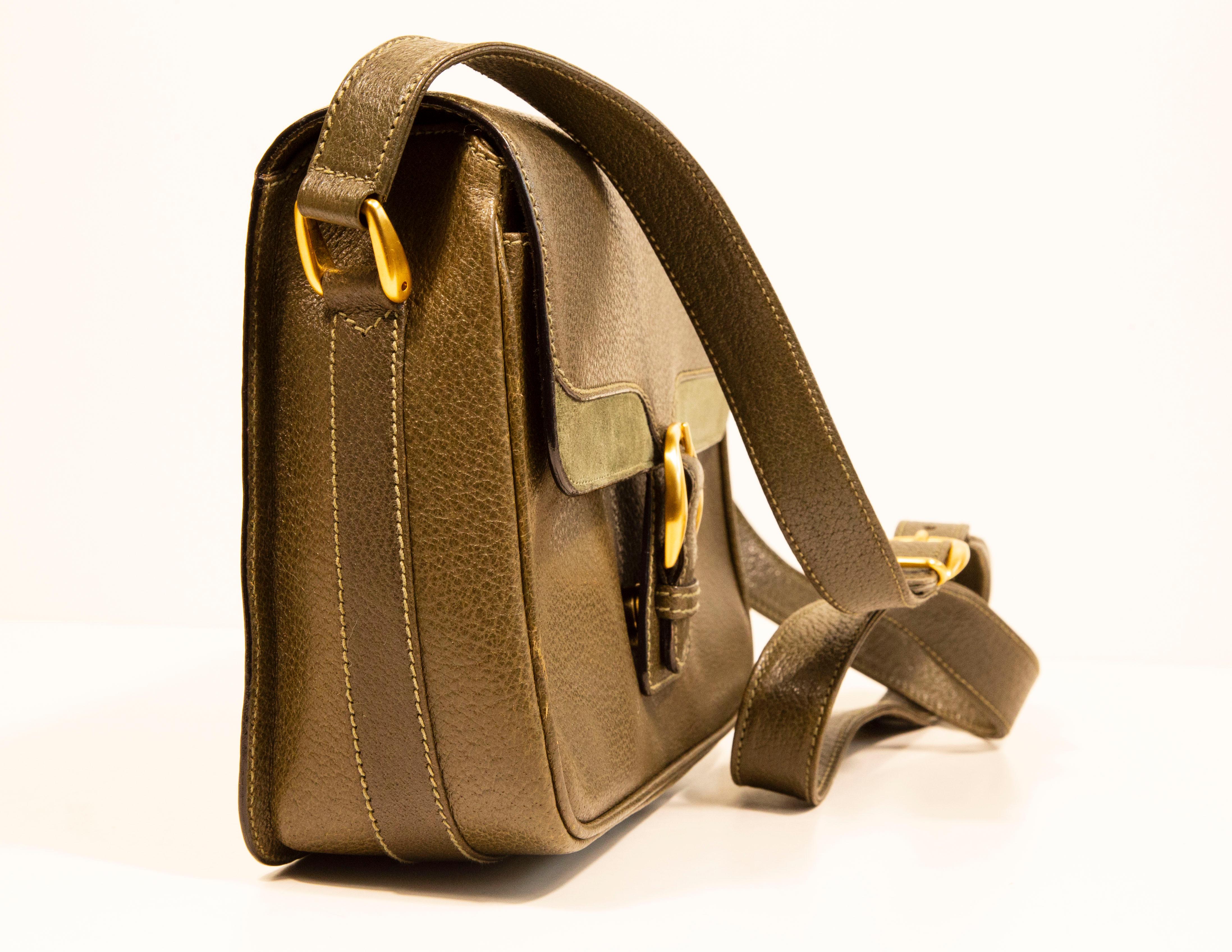 Vintage Gucci Crossbody Bag Olive Green Leather 1980s In Good Condition For Sale In Arnhem, NL