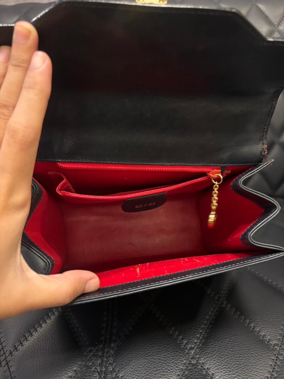 Vintage Gucci Black Small Lady Lock Top Handle Bag en vente 13