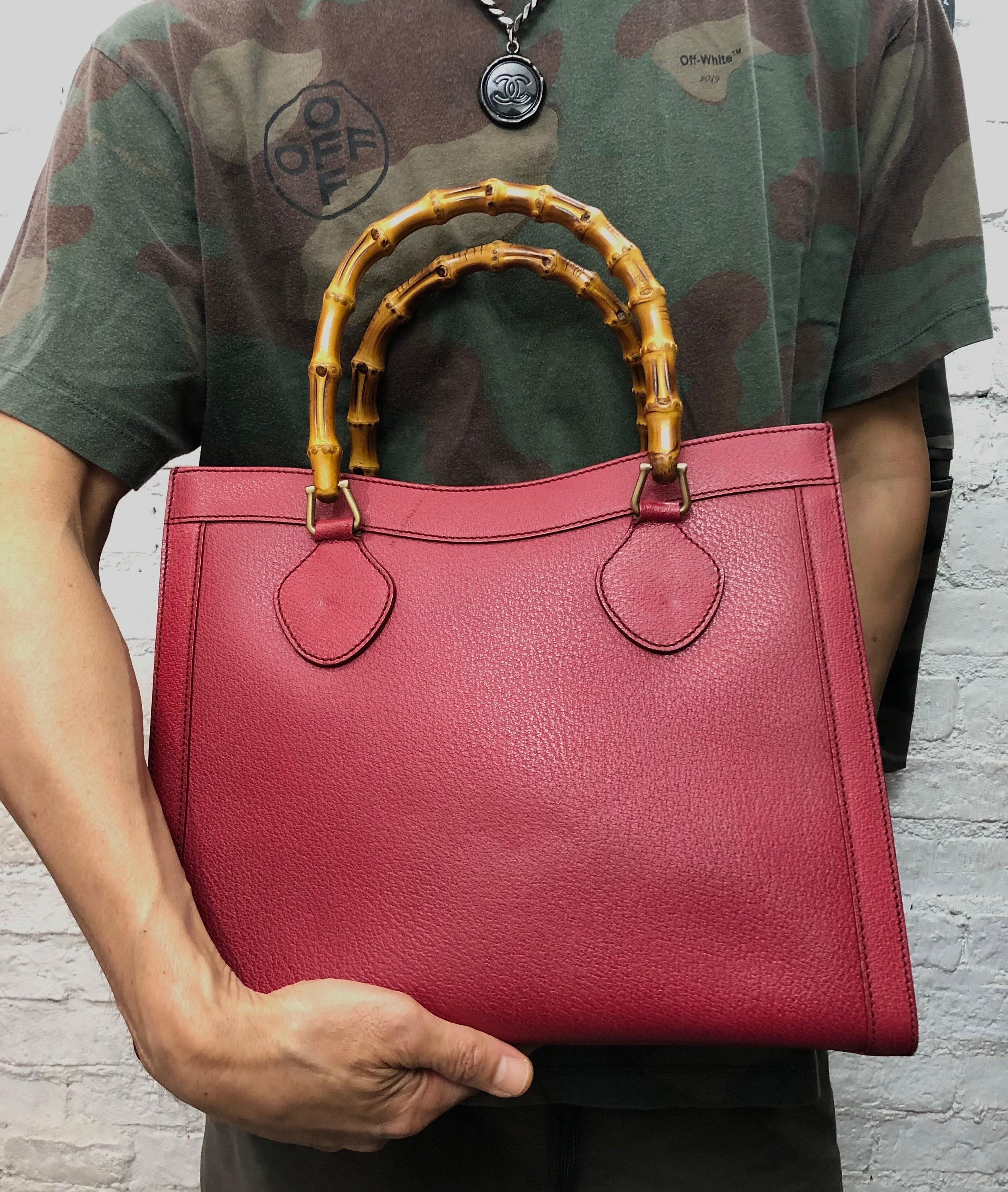 Vintage GUCCI Diana Tote Bamboo Tote Bag Leather Dark Pink/Red (Medium) In Excellent Condition For Sale In Bangkok, TH