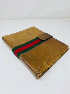 Portadocumentos vintage Gucci, cuero tostado, mediados del siglo XX, envejecido