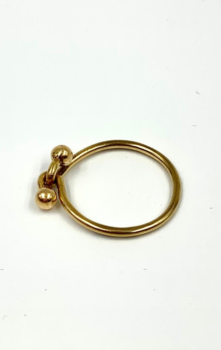 Anello vintage Gucci con doppio gancio in oro giallo 18 carati in vendita 2