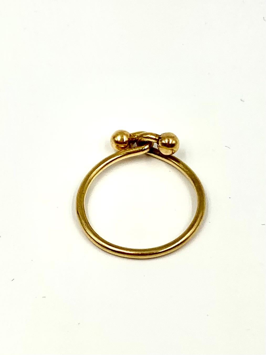 Anello vintage Gucci con doppio gancio in oro giallo 18 carati in vendita 4