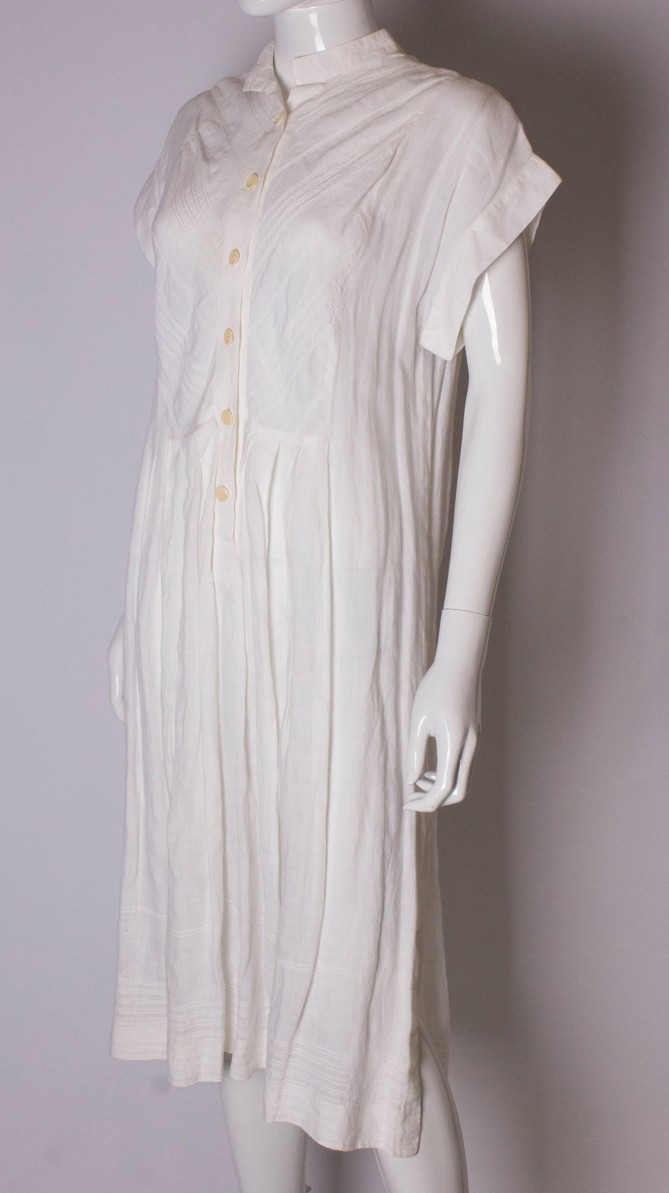 A Vintage 1980s white linen button front day summer dress by Gucci  In Good Condition In London, GB