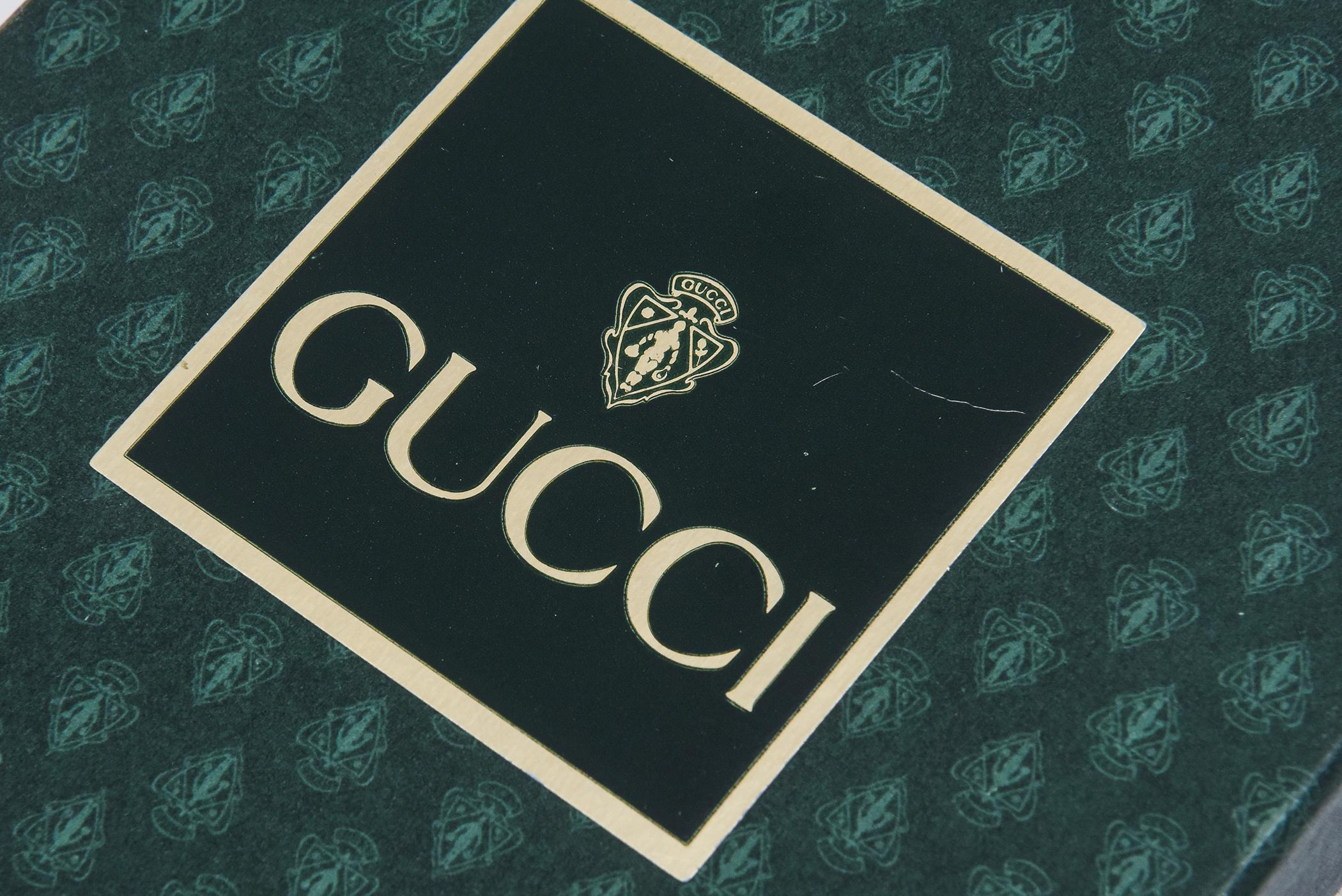 Vintage-Gucci-Spiel- oder Schreibtisch-Accessoire mit zwei Spielkarten (Papier) im Angebot