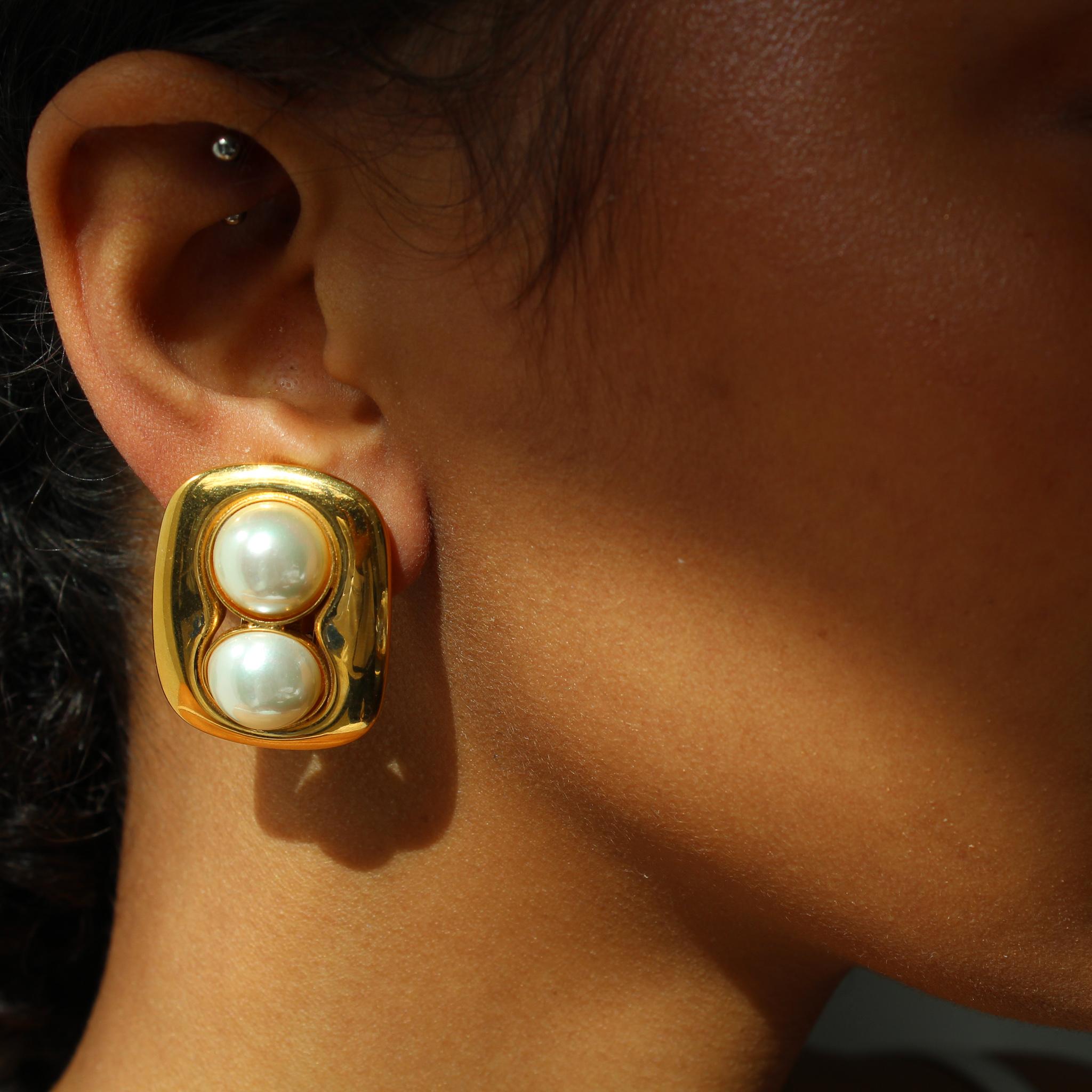 Gucci Vintage 1990s Earrings

Incredible clip on earrings from the House of Gucci.  Made in Italy in 1992, these amazing earrings are crafted from gold plated metal and inlaid with two faux pearls.

Gucci started making jewellery in the 1970s