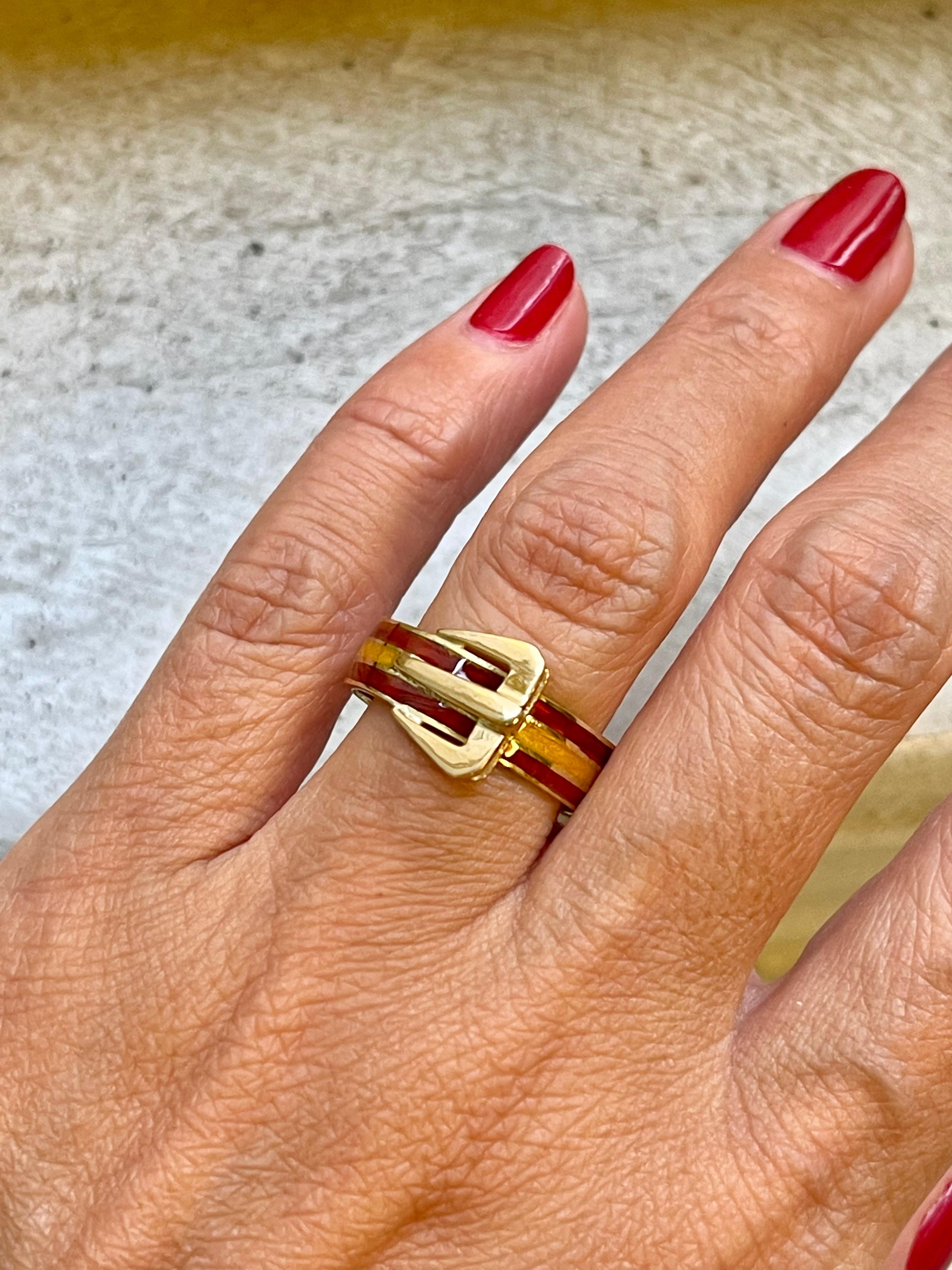 Vintage Gucci Enamel 18 Karat Gold Buckle Ring In Good Condition For Sale In New York, NY