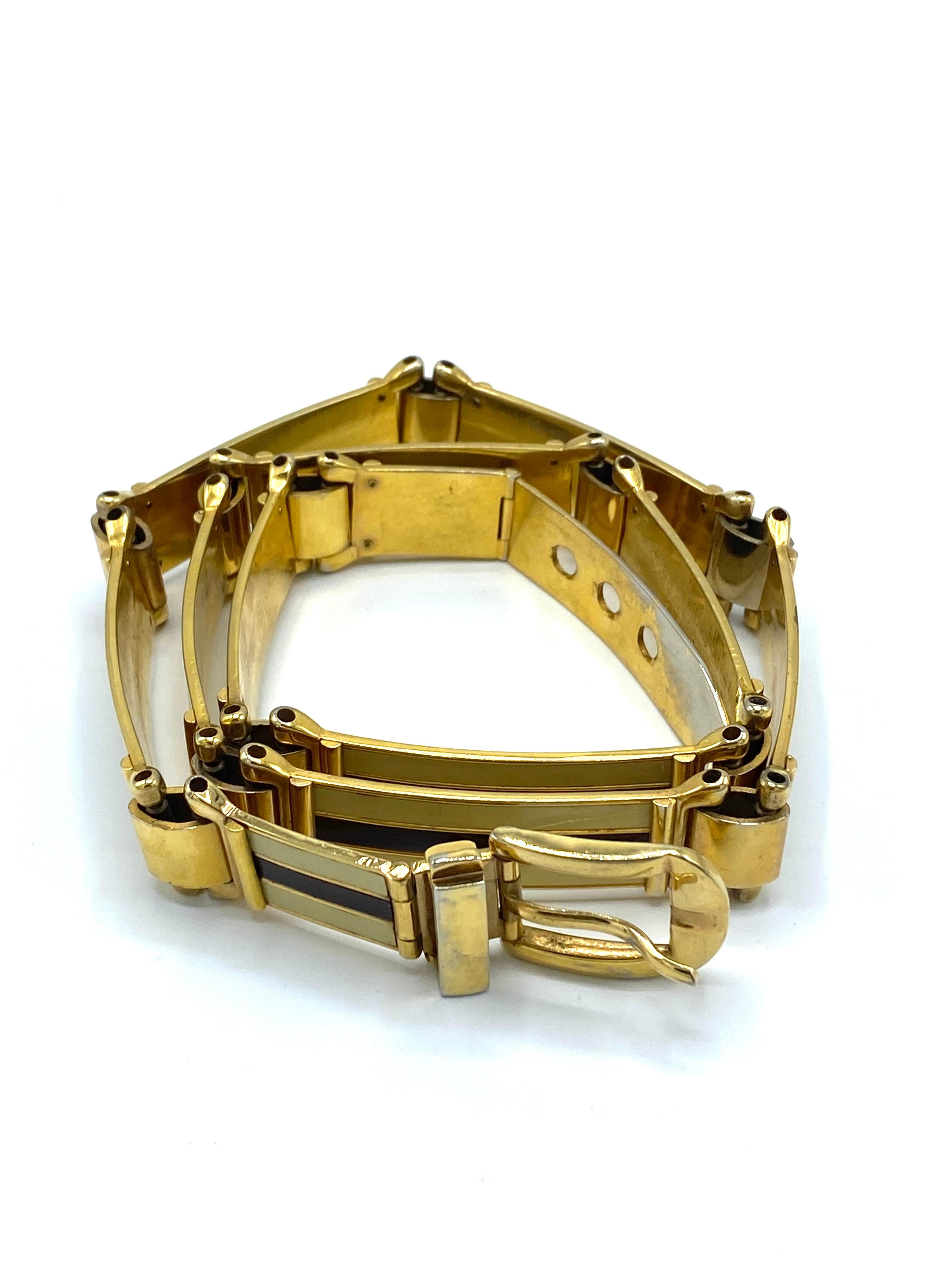 Product details:

The belt is made out of enamel and gold plated finish. It is stamped with Gucci Italy. It fits waist size from 30-31 inches. Made in Italy.
Measurements: 32 inches long and 5/8 inches wide.


