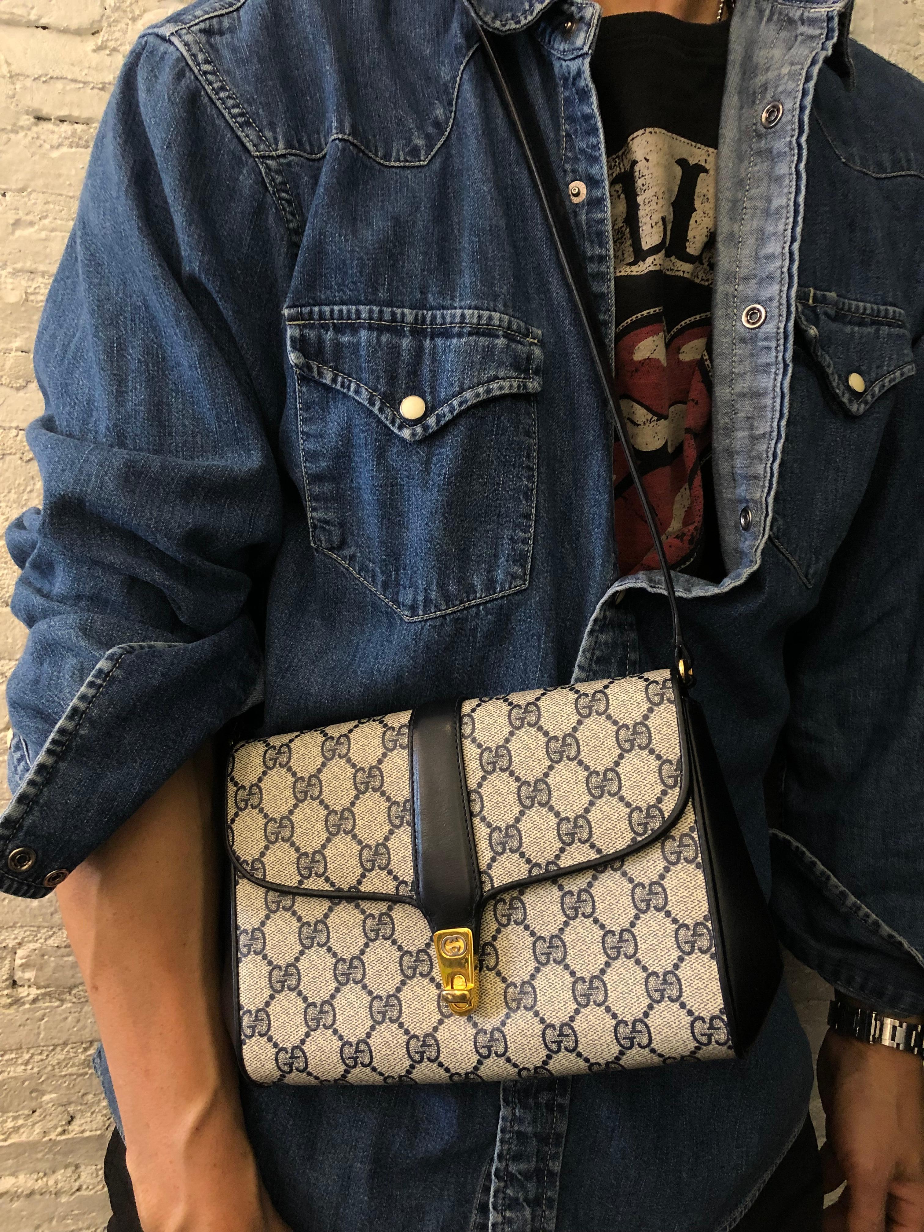 Vintage GUCCI GG Monogram Canvas Two-Way Clutch Shoulder Crossbody Bag Navy In Good Condition For Sale In Bangkok, TH
